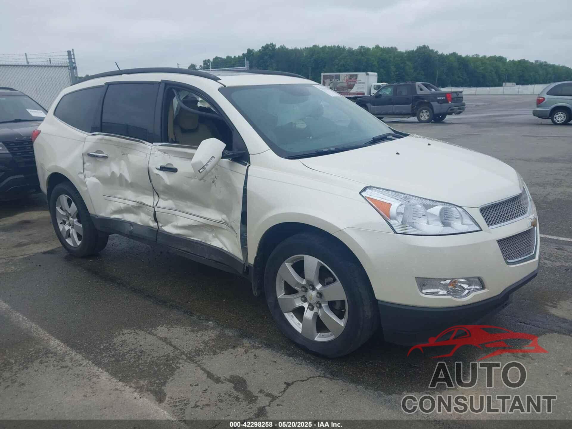 CHEVROLET TRAVERSE 2011 - 1GNKRLED8BJ137171