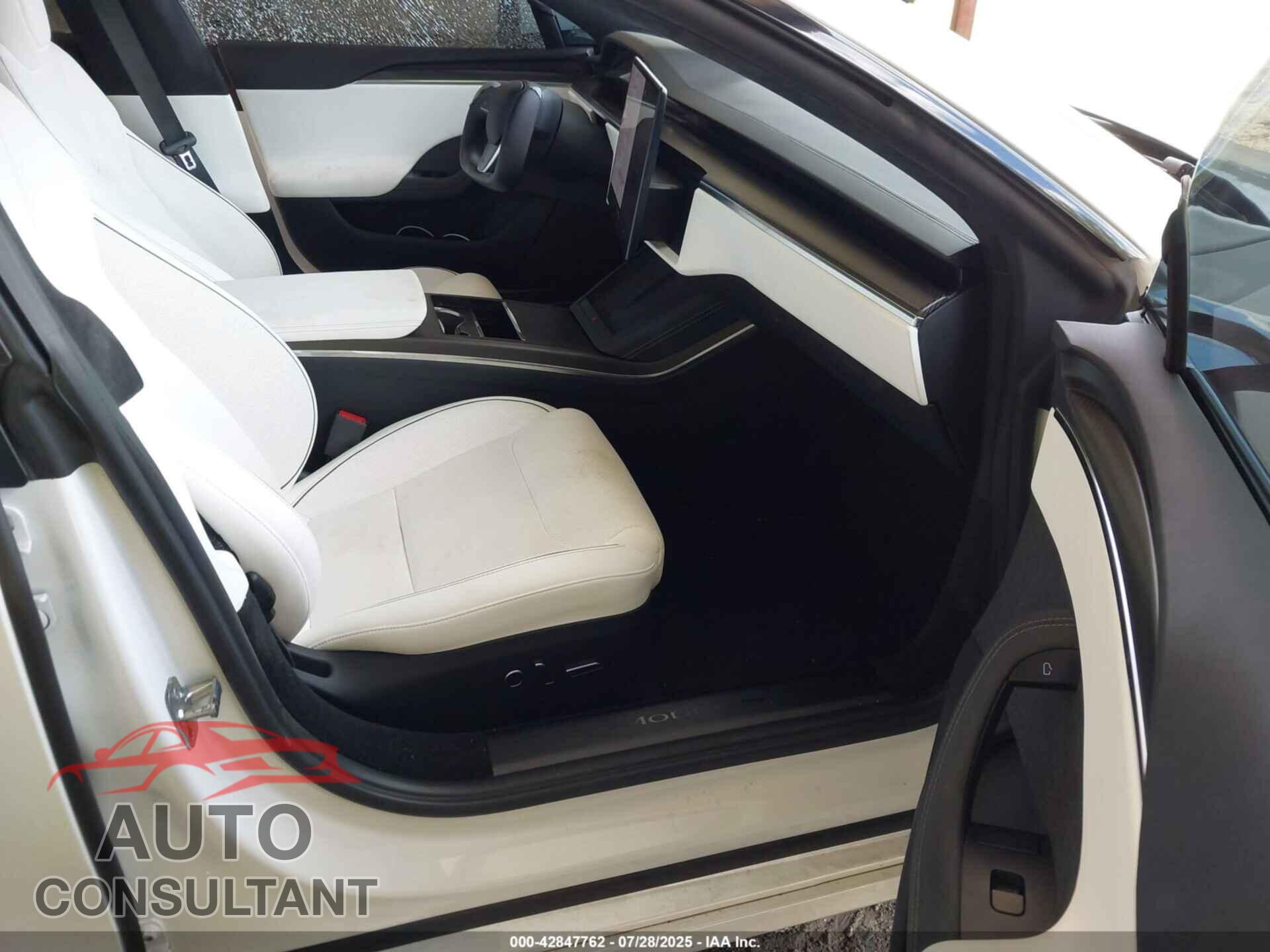 TESLA MODEL S 2023 - 5YJSA1E63PF521945