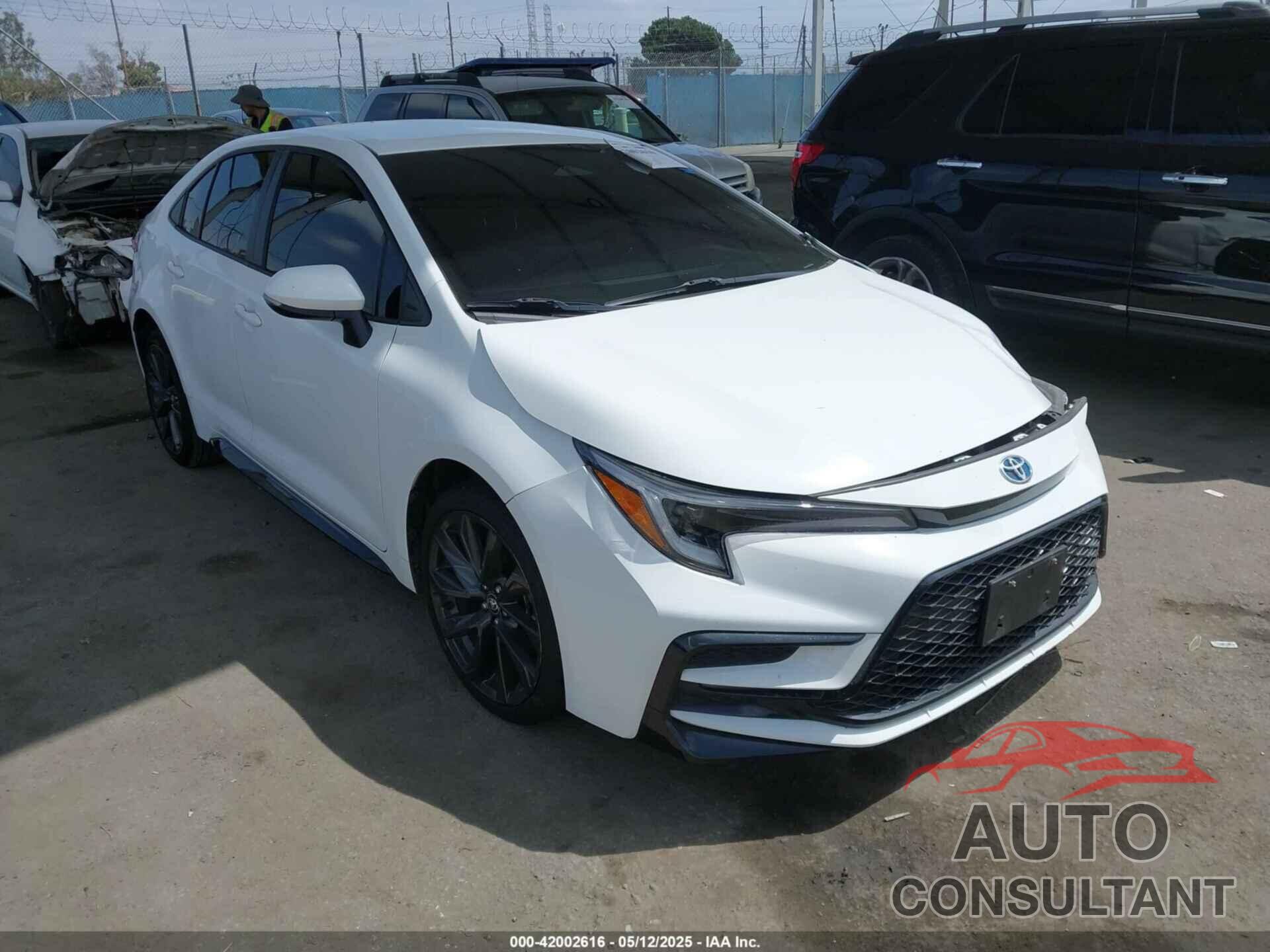 TOYOTA COROLLA 2024 - JTDBCMFE4R3063432