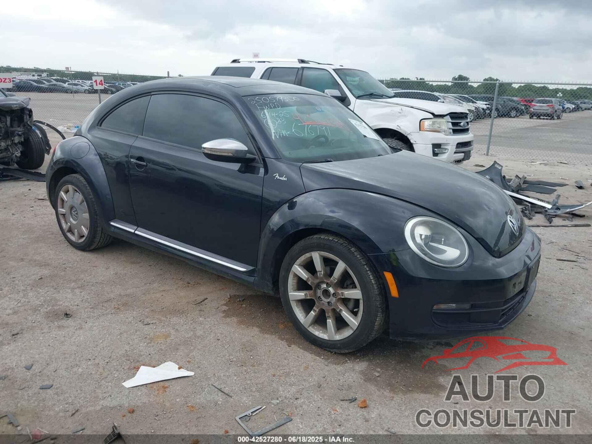 VOLKSWAGEN BEETLE 2013 - 3VWJP7AT2DM676791