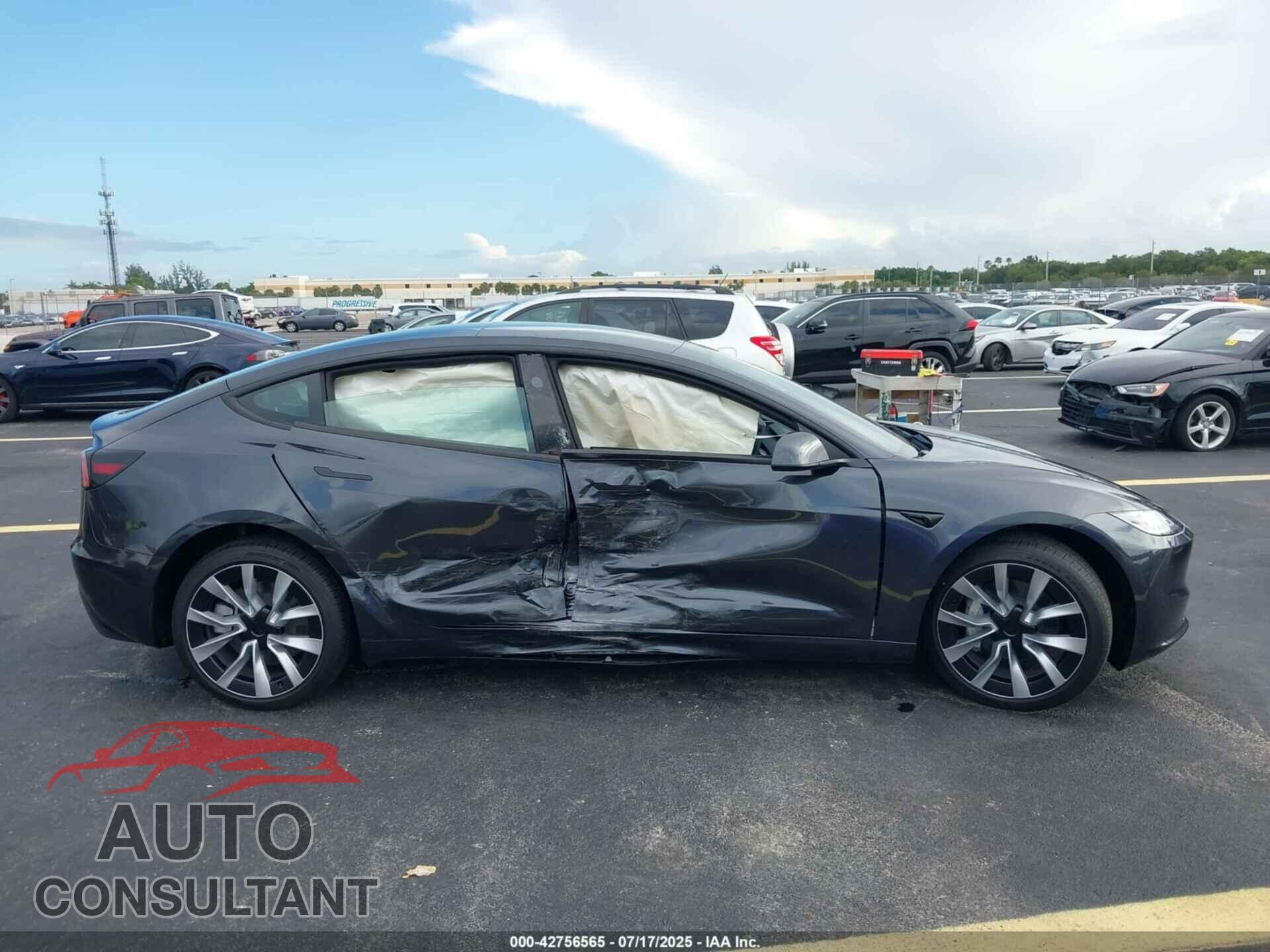 TESLA MODEL 3 2025 - 5YJ3E1EA9SF972724