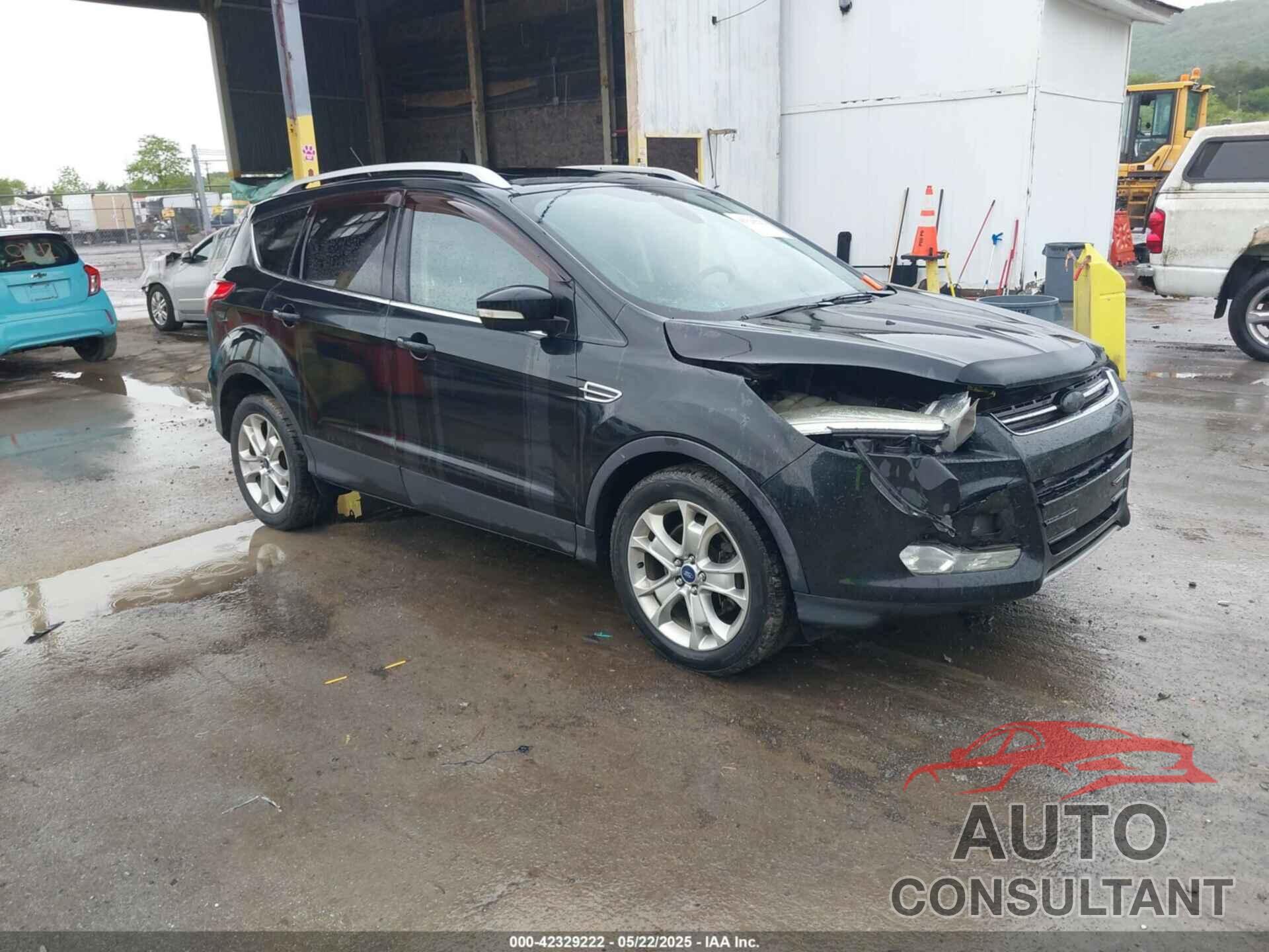 FORD ESCAPE 2015 - 1FMCU9J95FUA75924