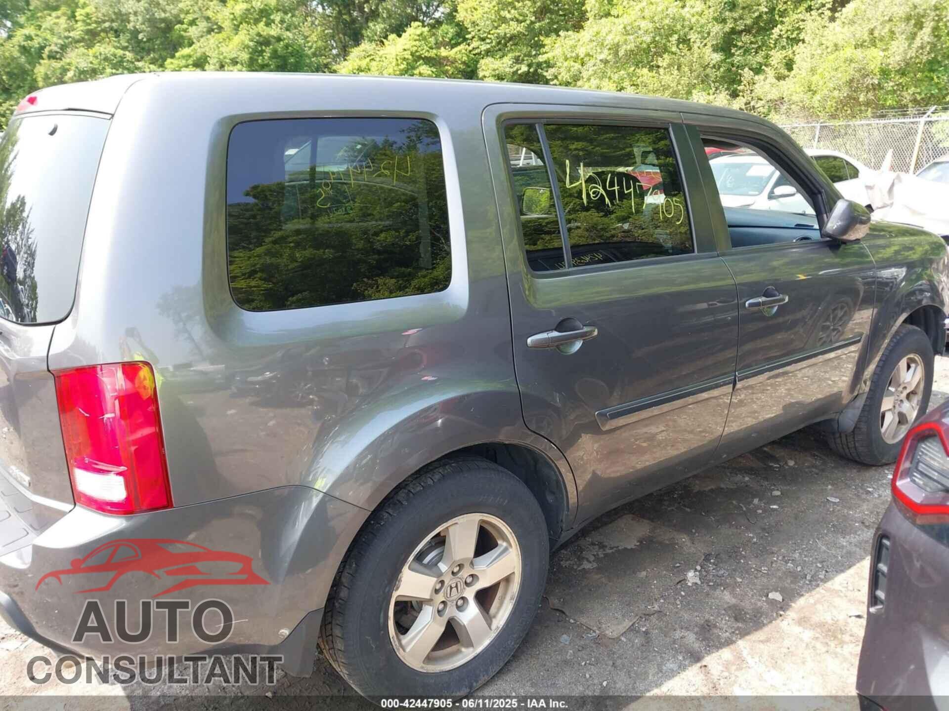 HONDA PILOT 2011 - 5FNYF4H56BB044677