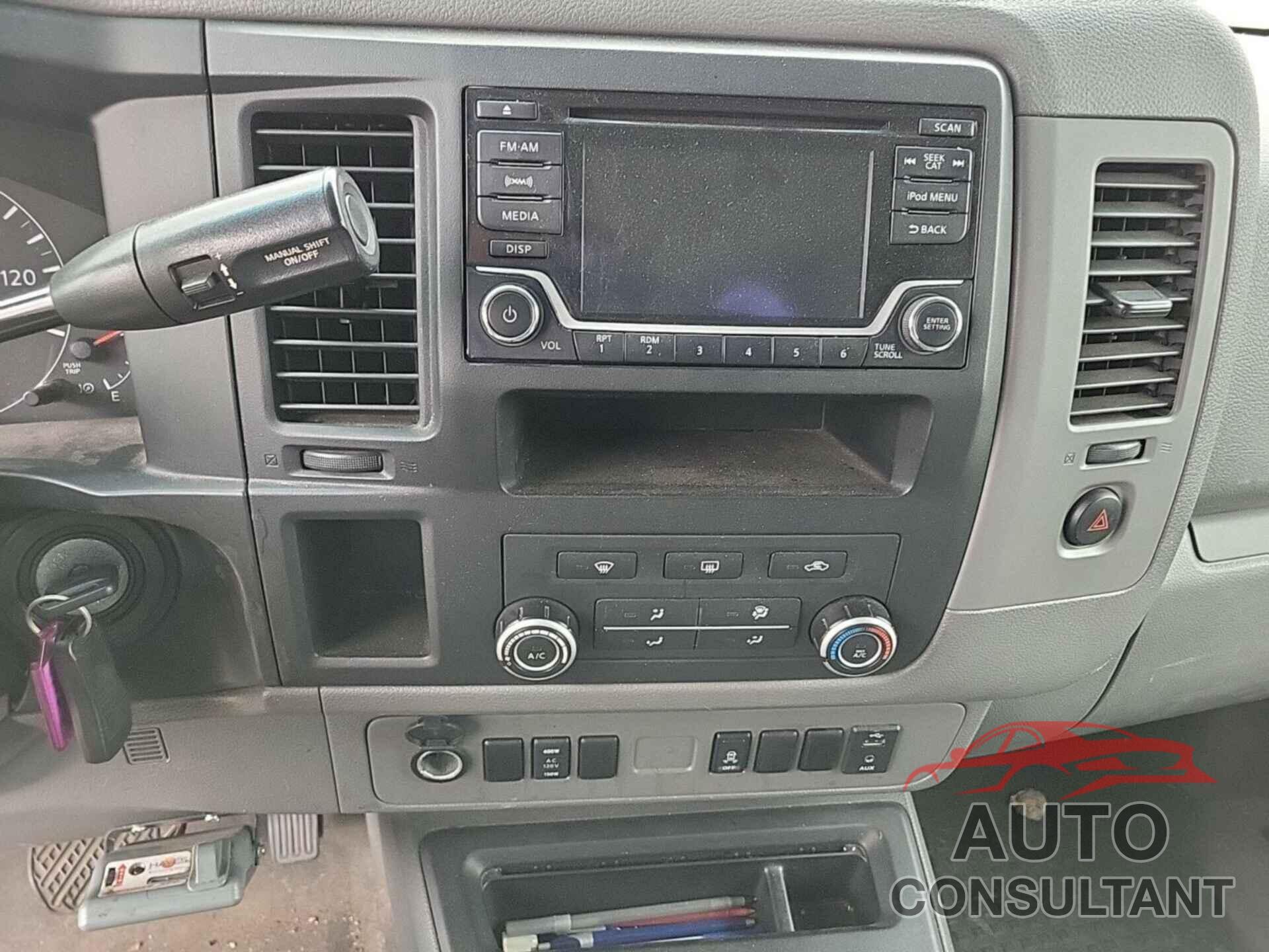 NISSAN NV 2018 - 1N6BF0LYXJN800170