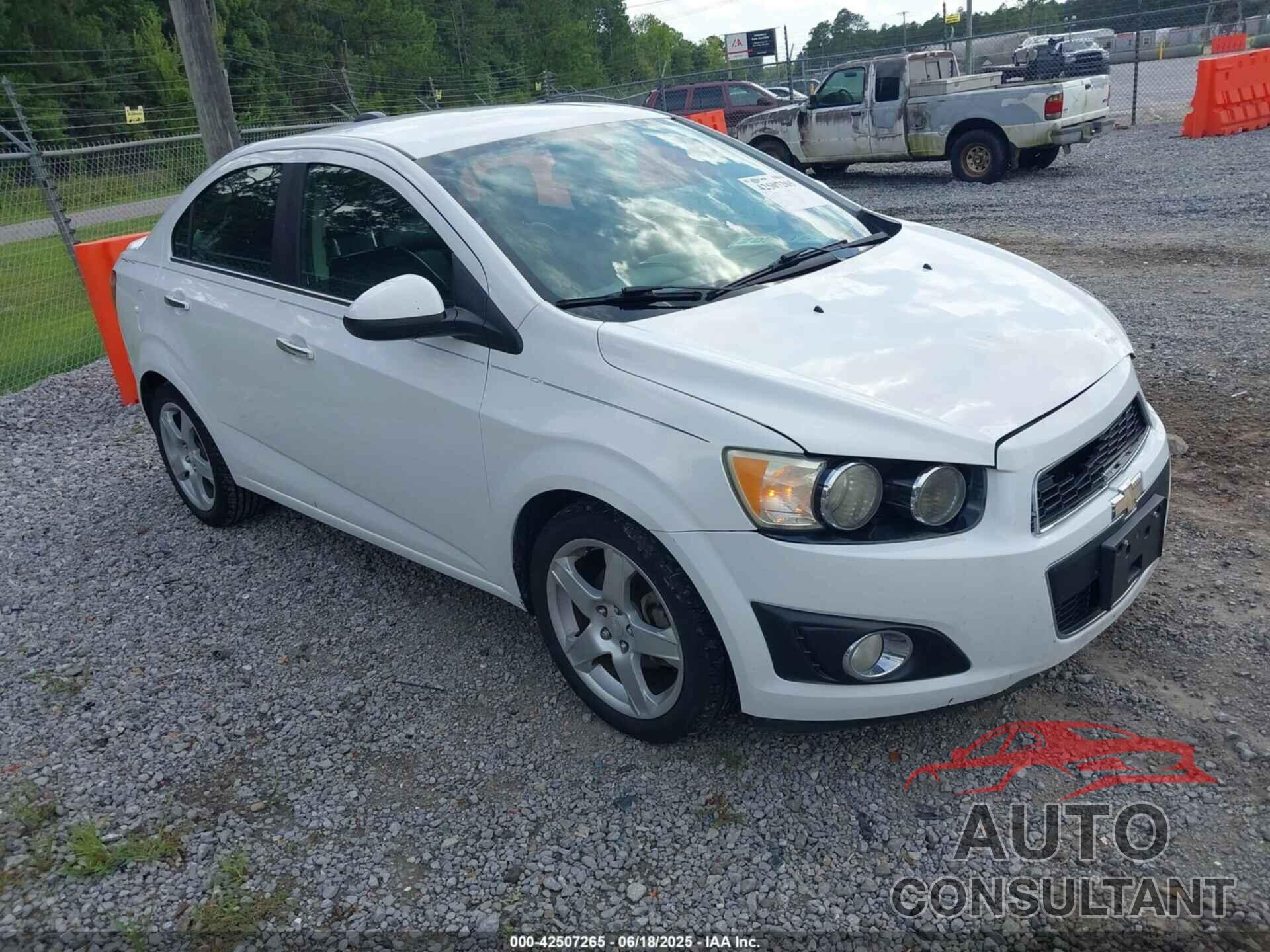 CHEVROLET SONIC 2015 - 1G1JE5SB1F4108235