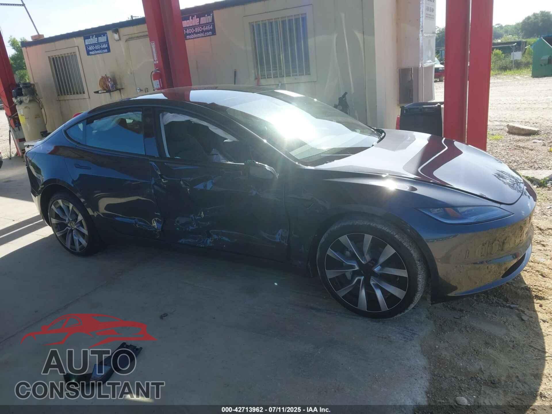 TESLA MODEL 3 2025 - 5YJ3E1EA6SF002877