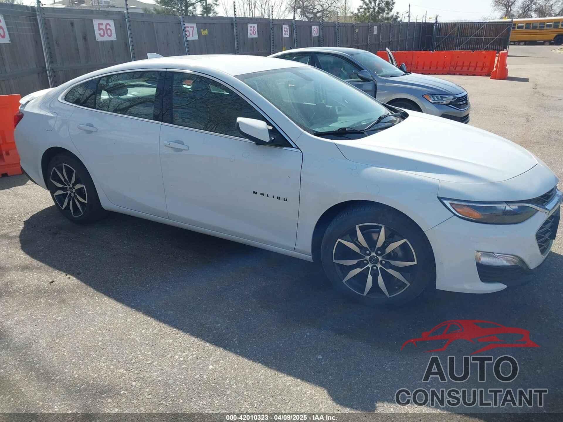 CHEVROLET MALIBU 2022 - 1G1ZG5ST3NF201301