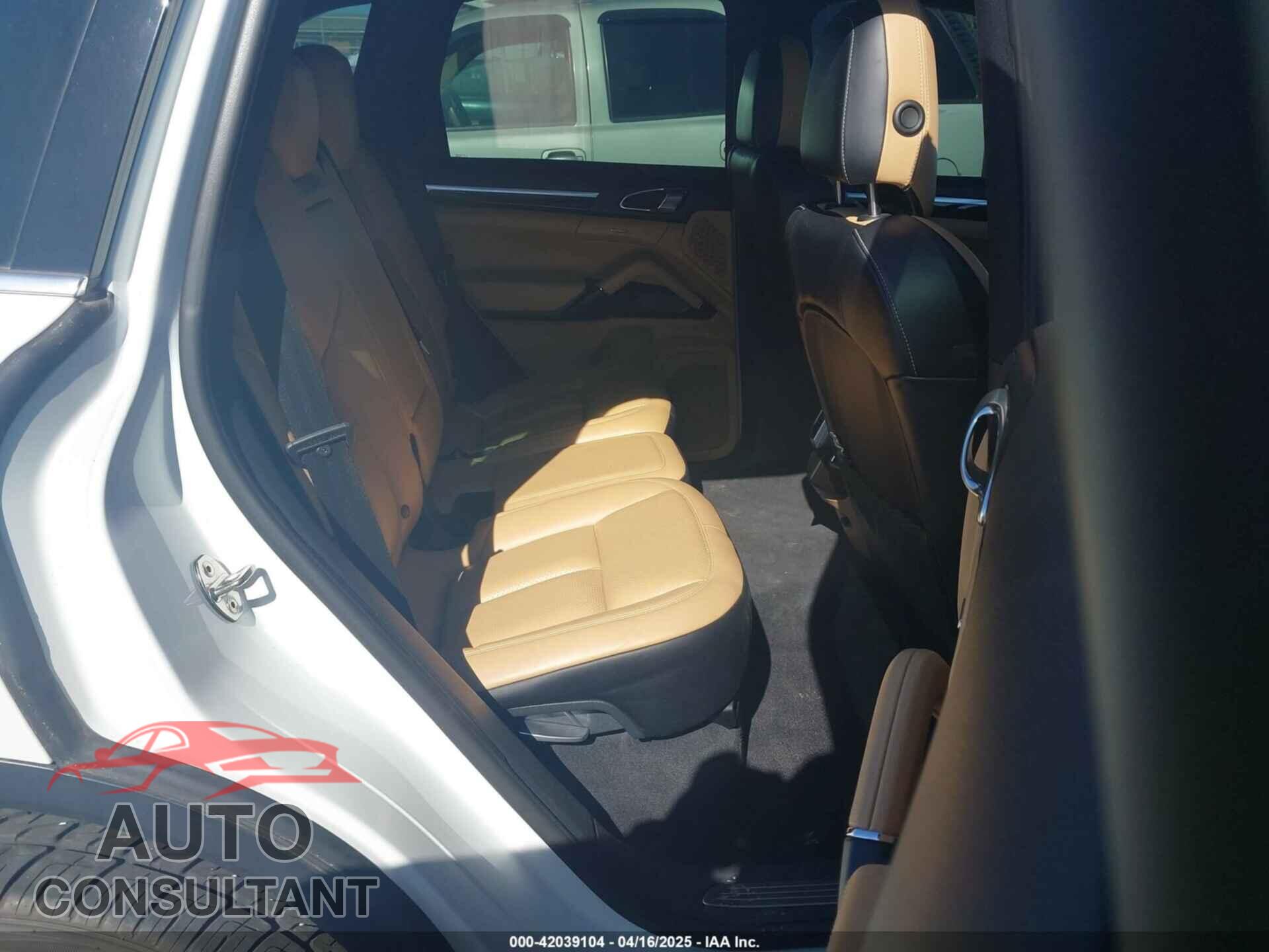 PORSCHE CAYENNE 2016 - WP1AA2A20GKA09257