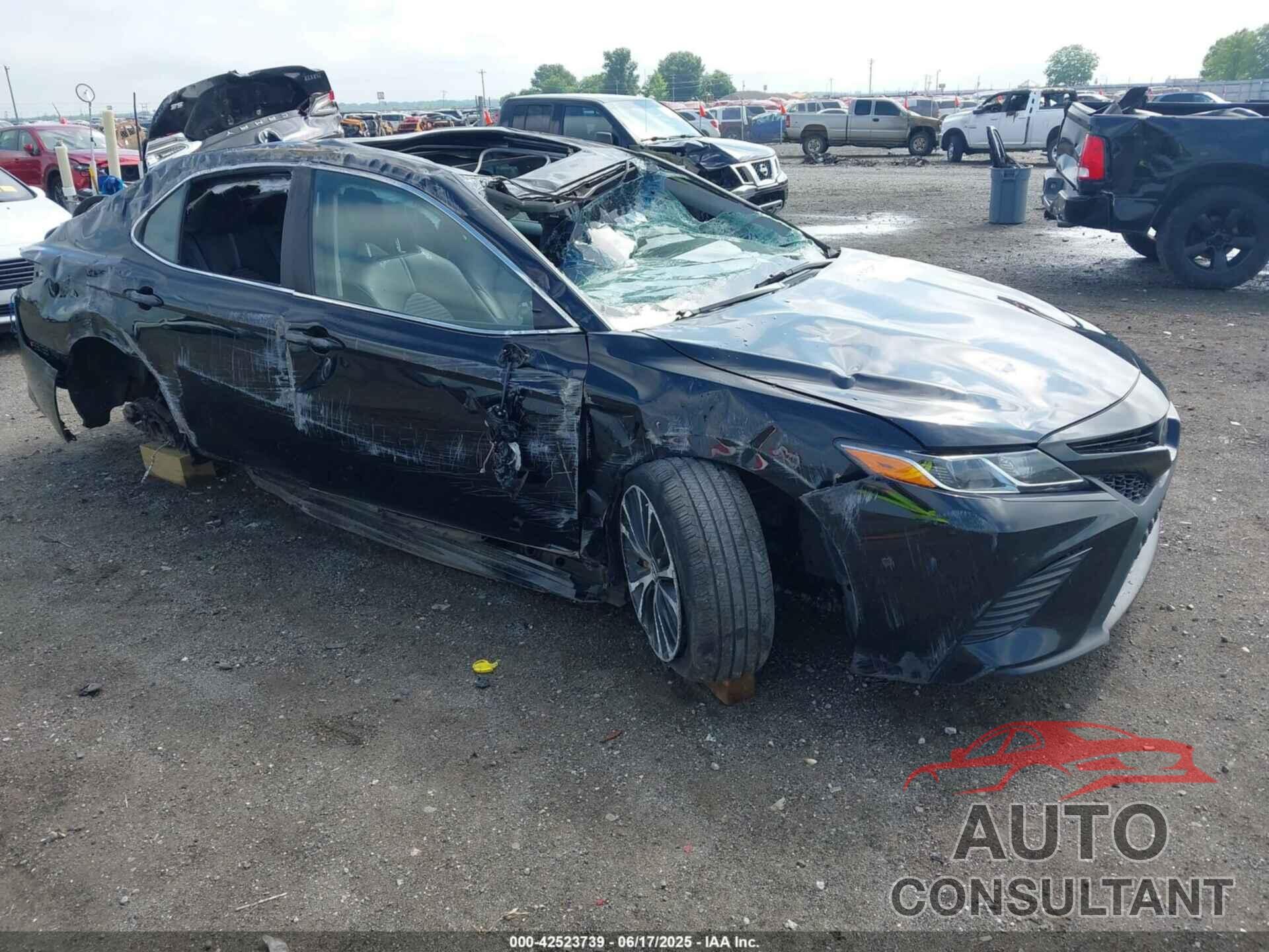 TOYOTA CAMRY 2018 - 4T1B11HK6JU023810