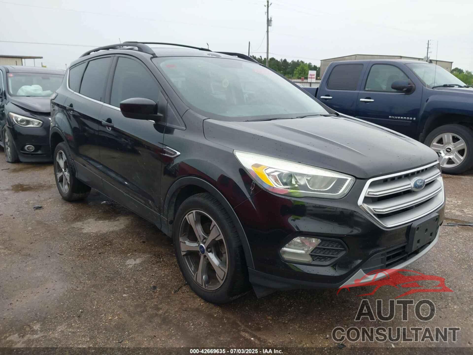 FORD ESCAPE 2017 - 1FMCU0GD2HUC24459