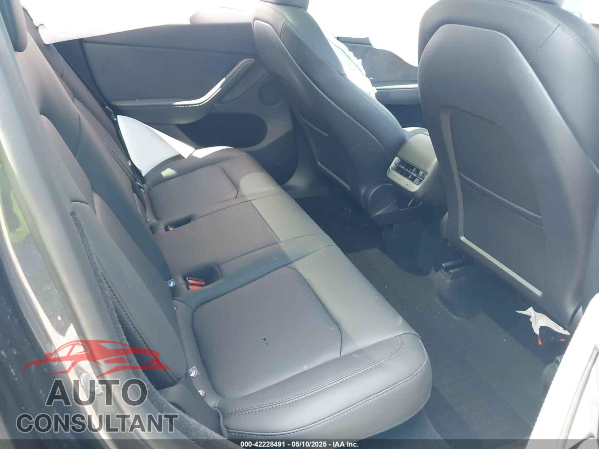 TESLA MODEL Y 2024 - 7SAYGDED9RA321373