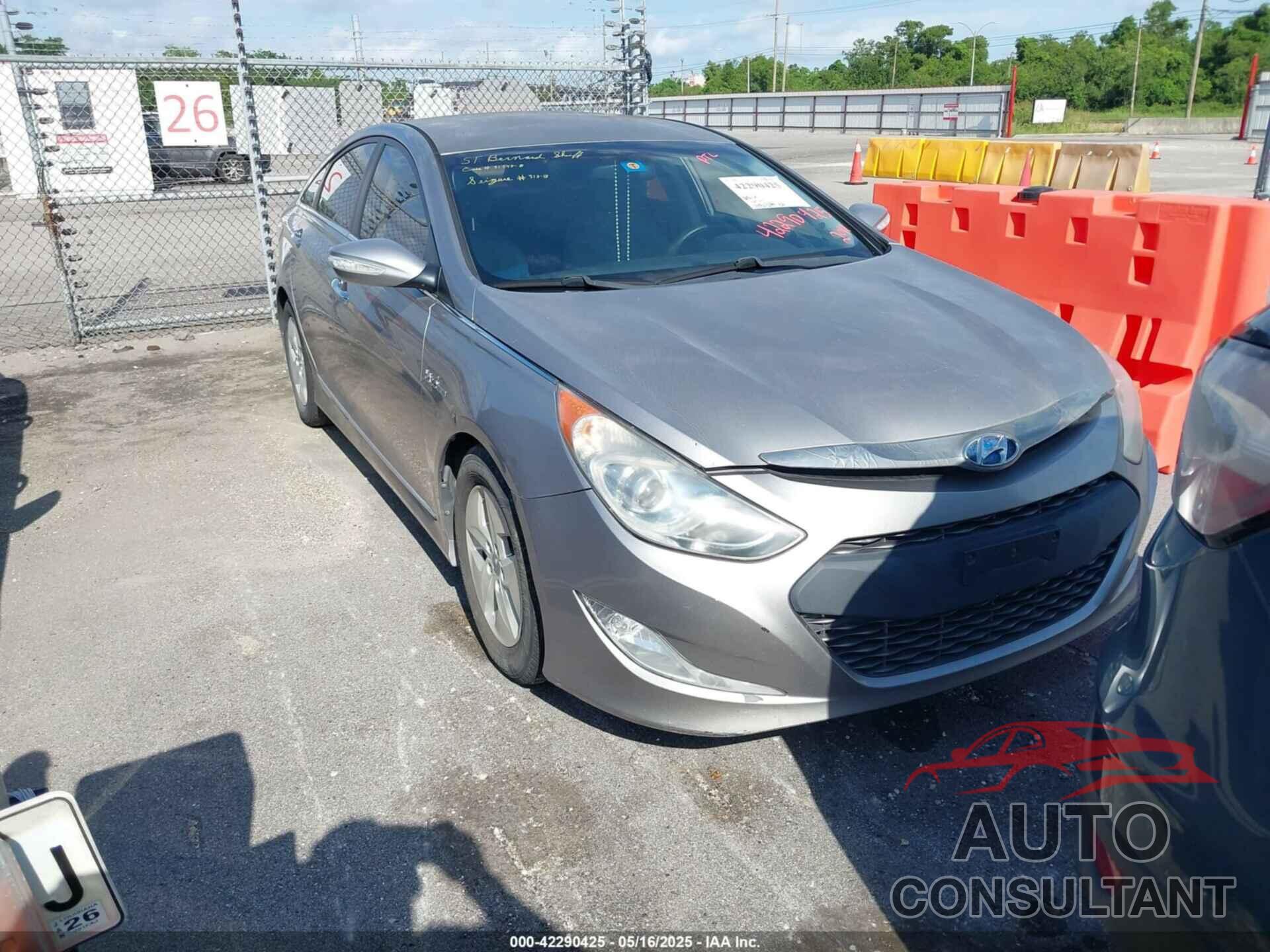 HYUNDAI SONATA 2011 - KMHEC4A46BA005847