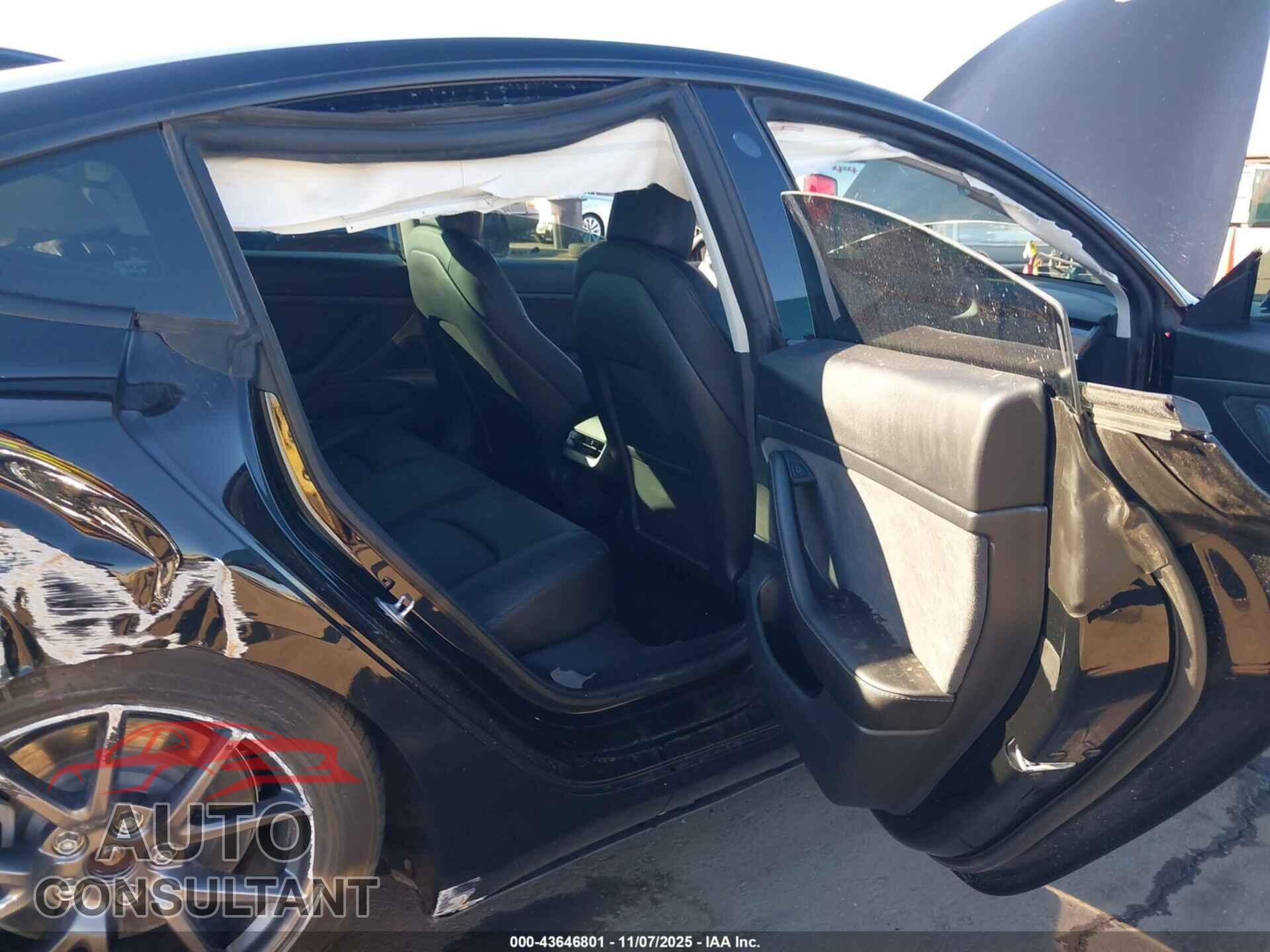 TESLA MODEL 3 2021 - 5YJ3E1EA8MF930242