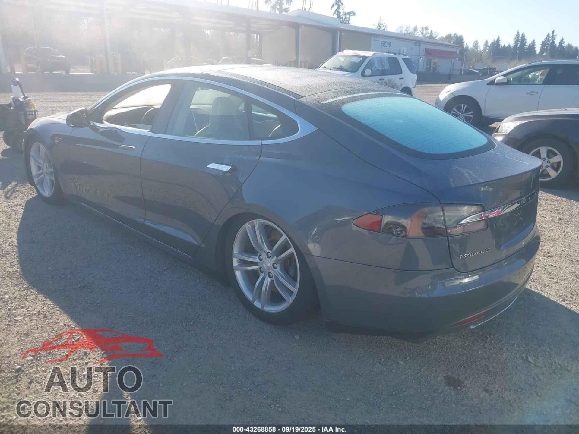 TESLA MODEL S 2013 - 5YJSA1CN7DFP15593