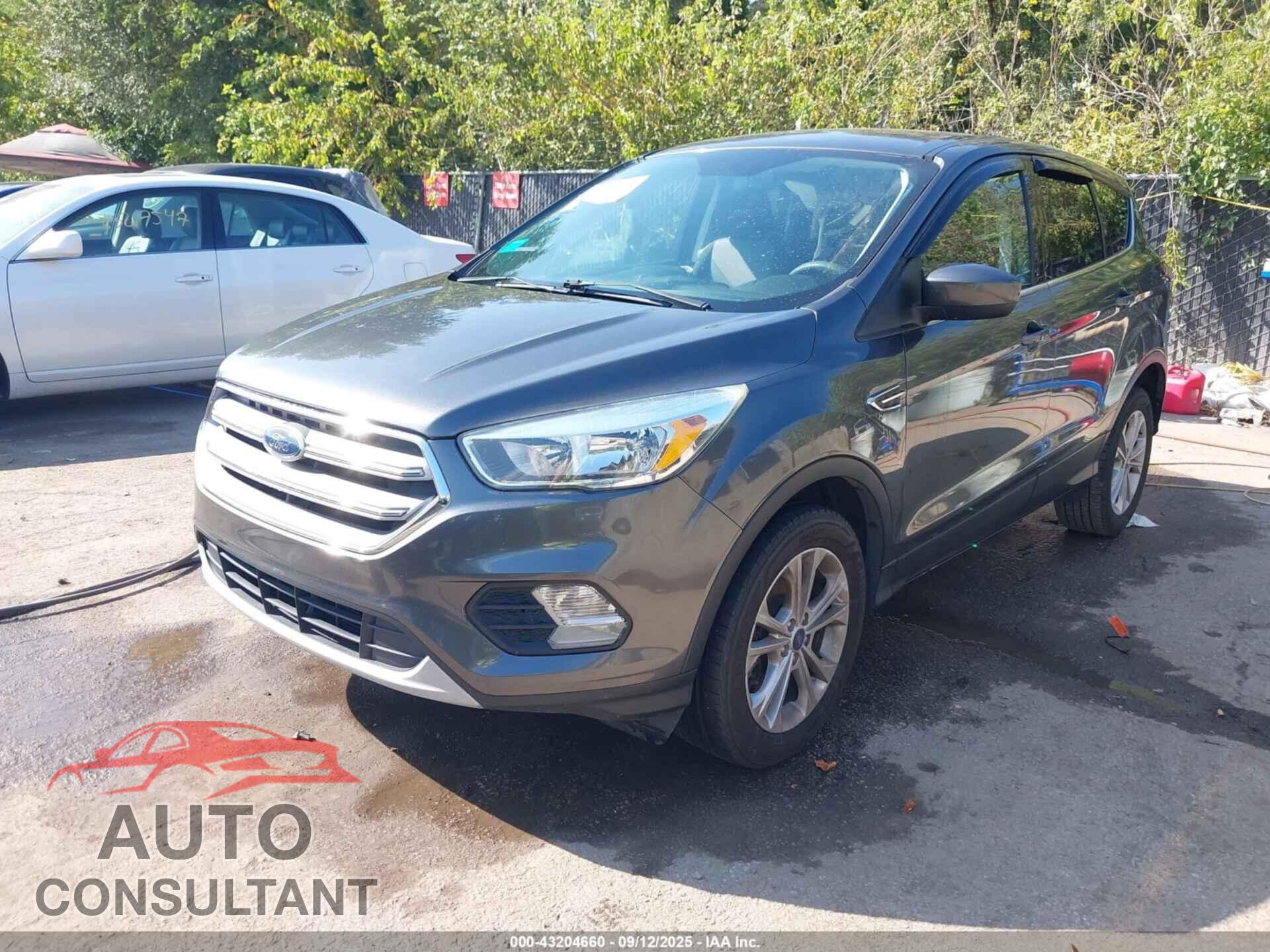 FORD ESCAPE 2017 - 1FMCU9GD3HUD52777