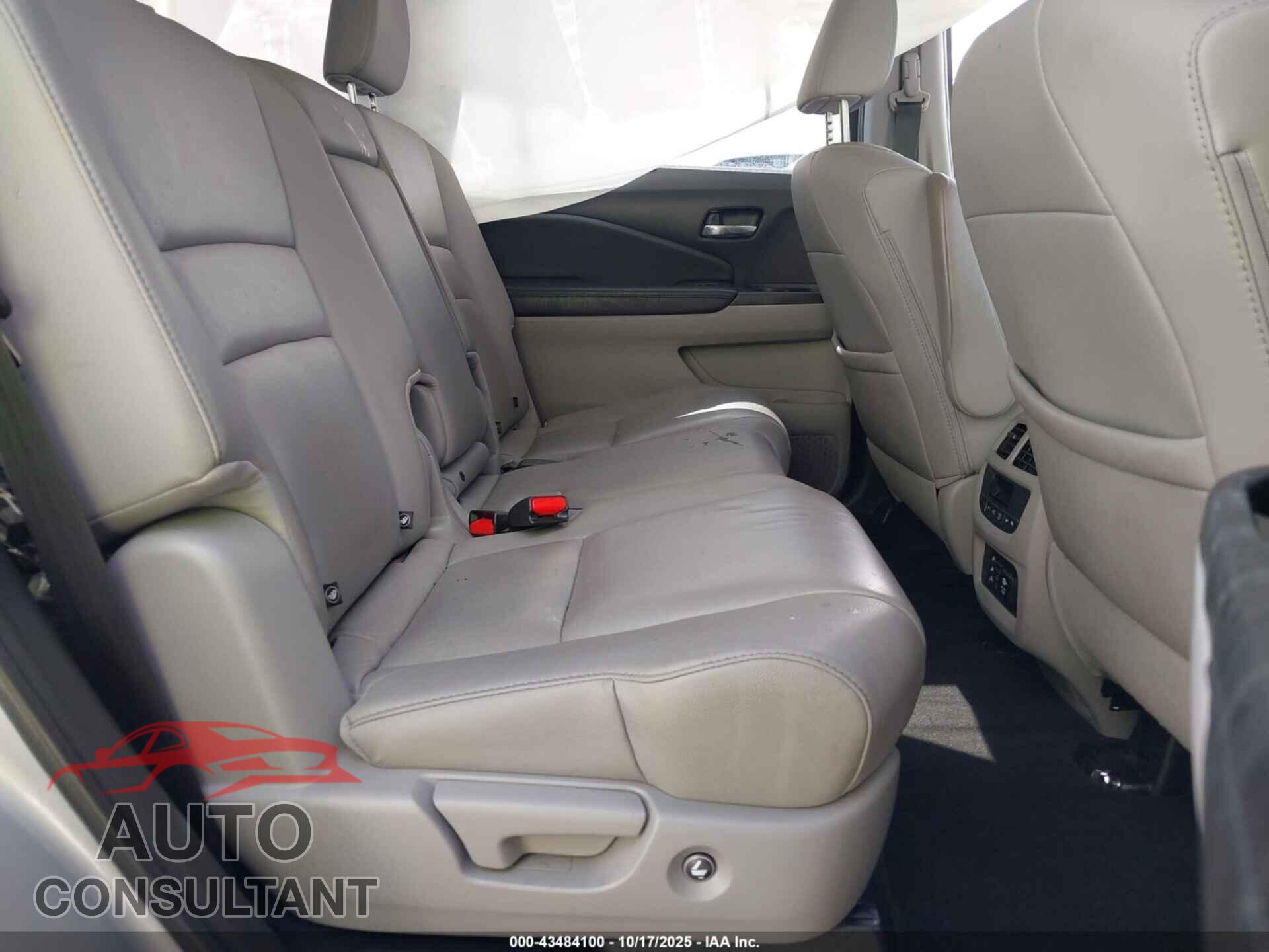 HONDA PILOT 2018 - 5FNYF5H89JB005290