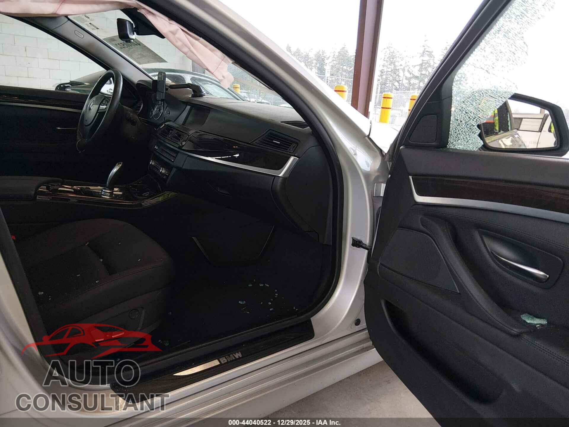 BMW 528I 2012 - WBAXH5C59CDW05656