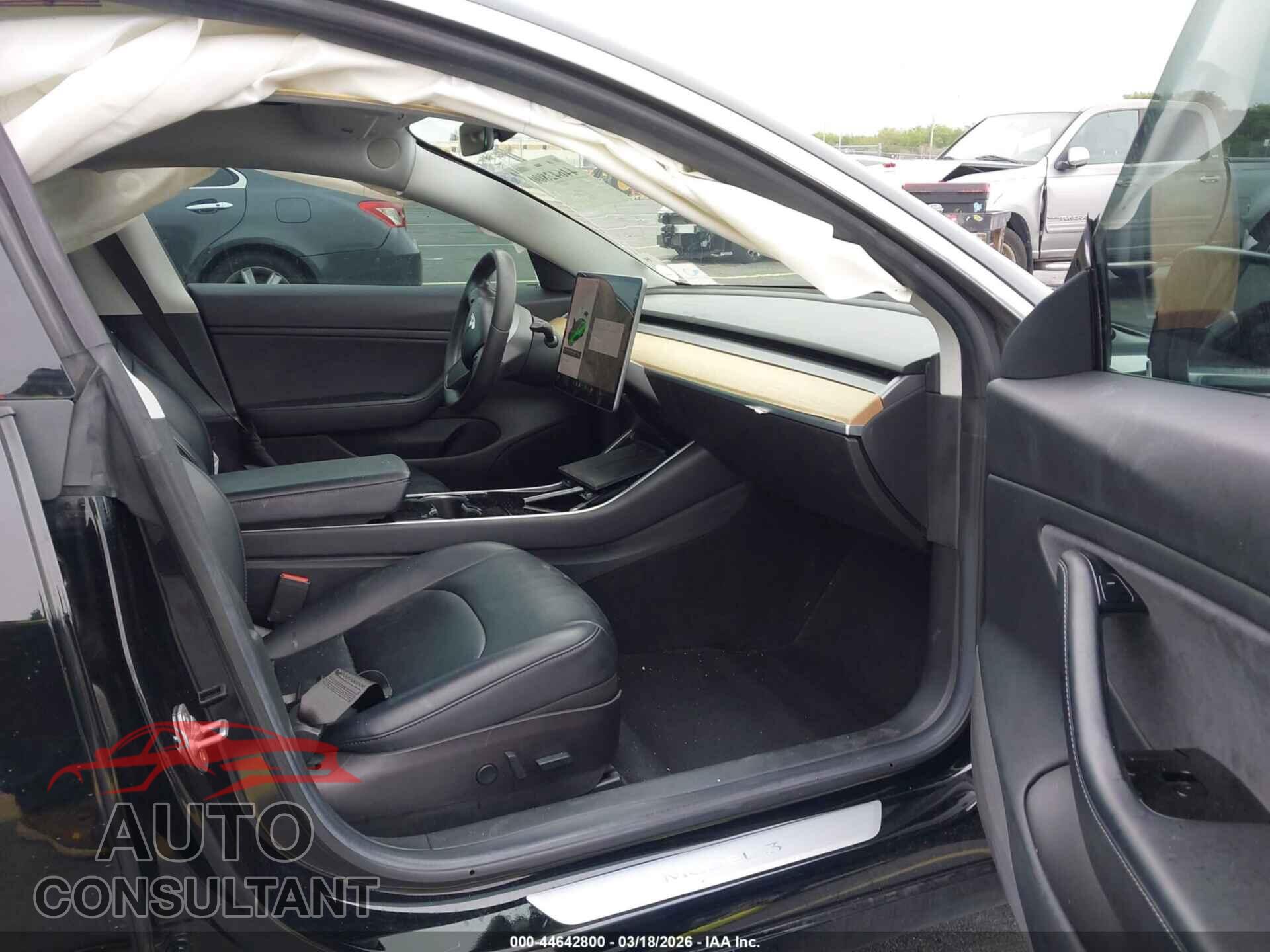 TESLA MODEL 3 2018 - 5YJ3E1EA8JF010171