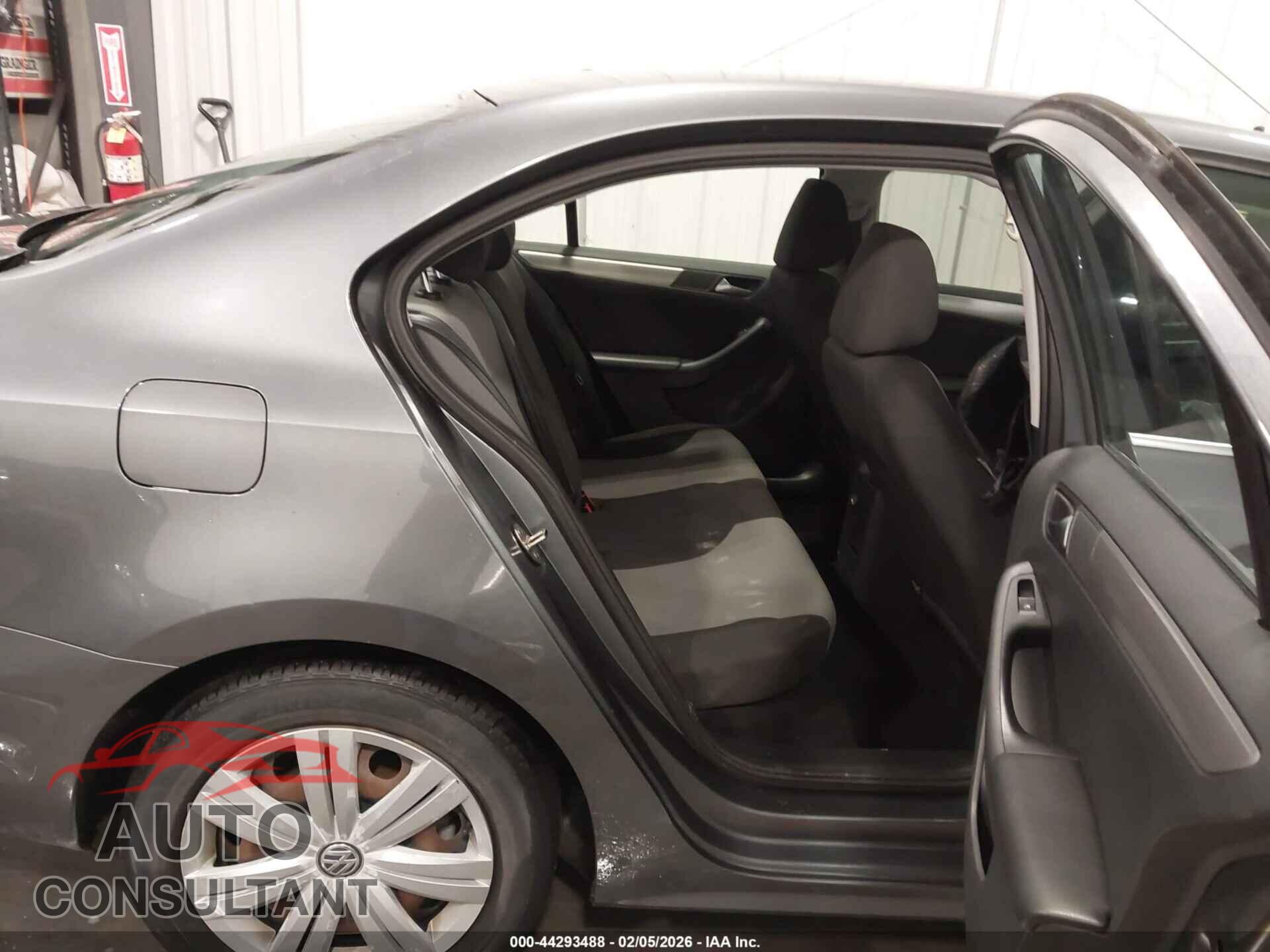 VOLKSWAGEN JETTA 2017 - 3VW2B7AJ1HM395184