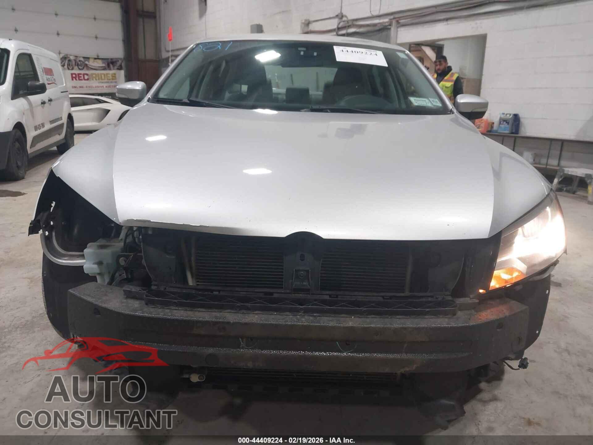 VOLKSWAGEN PASSAT 2015 - 1VWAT7A33FC095607