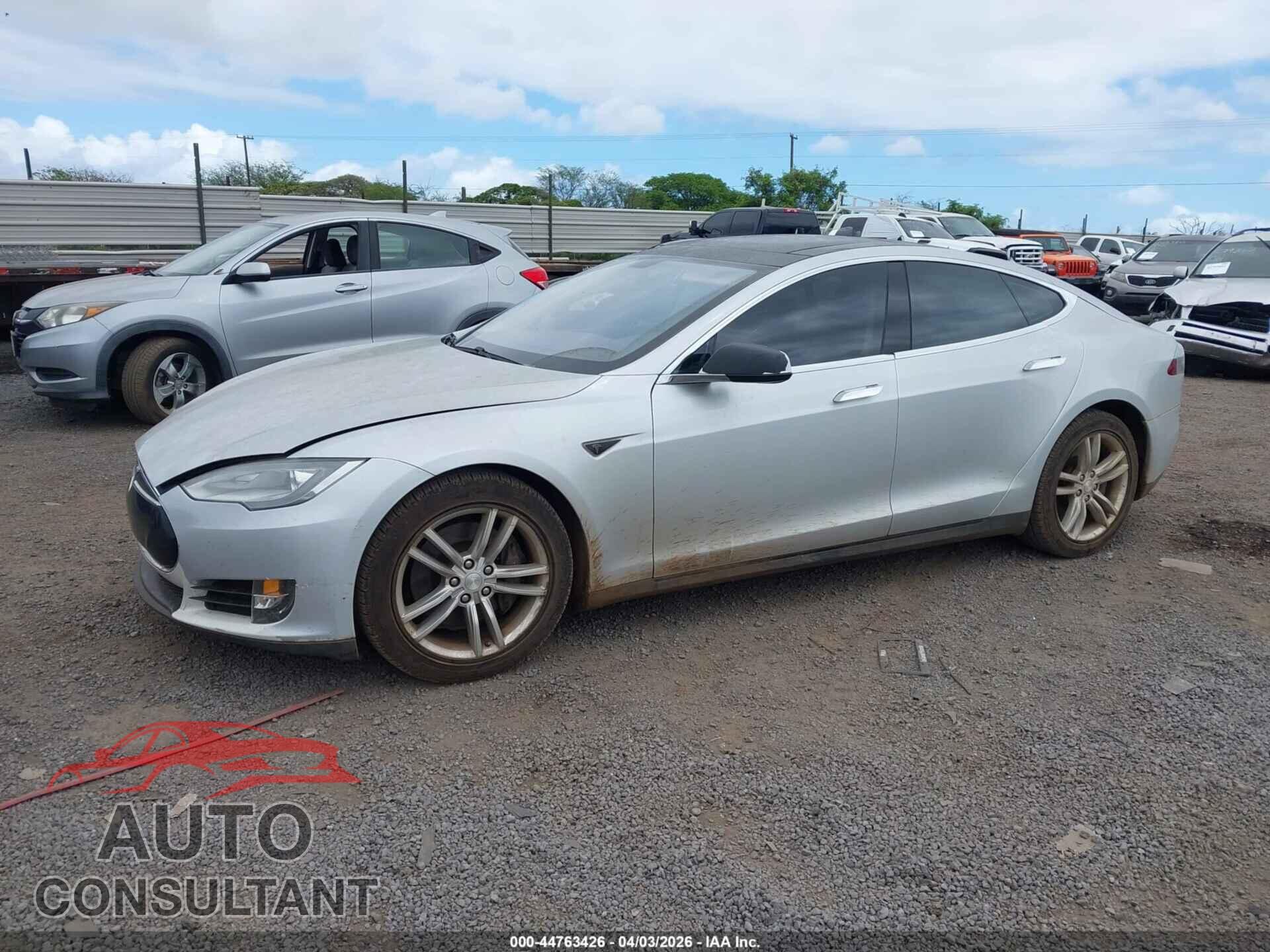 TESLA MODEL S 2013 - 5YJSA1AC8DFP10890