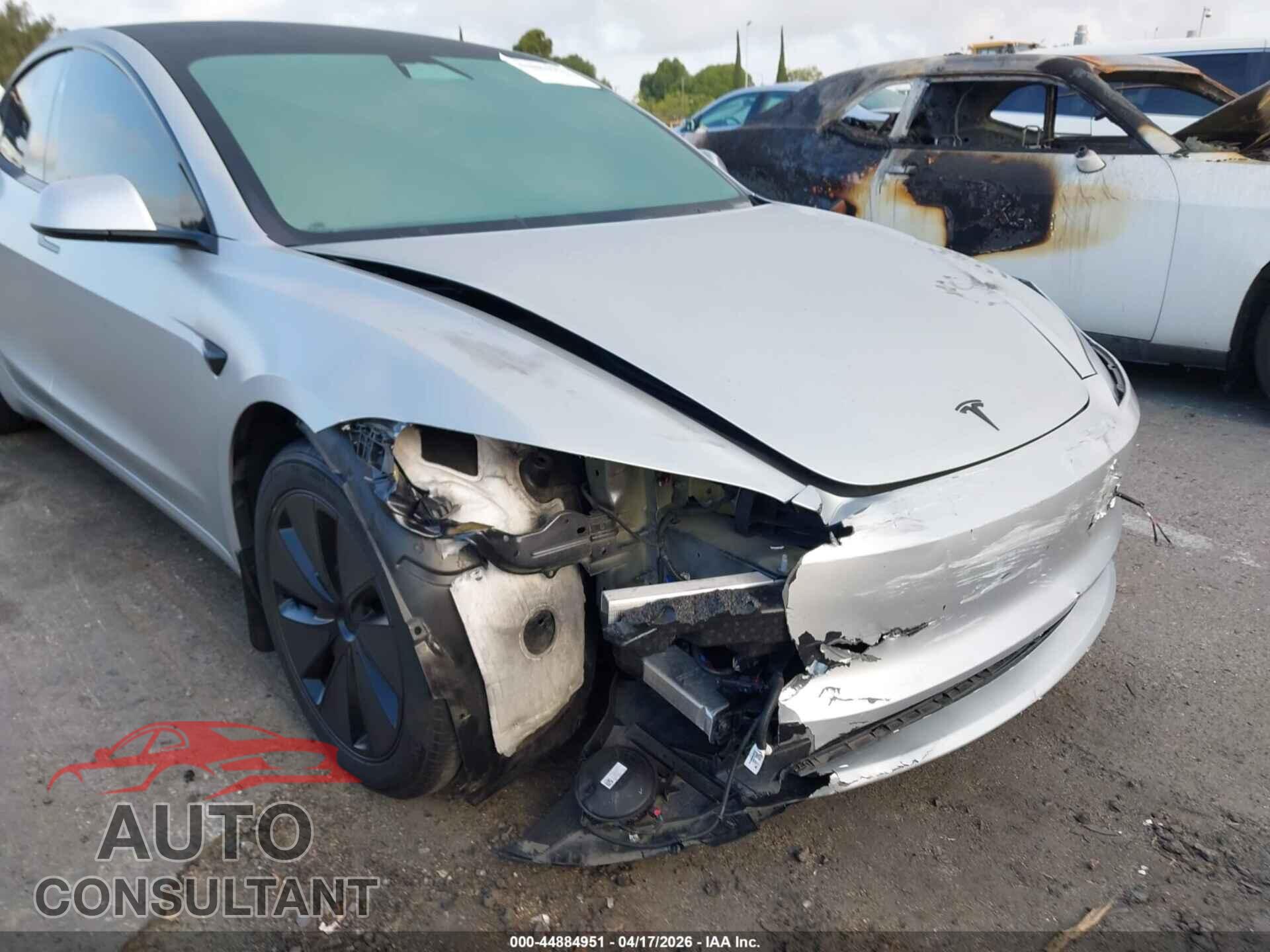 TESLA MODEL 3 2024 - 5YJ3E1EA5RF743323