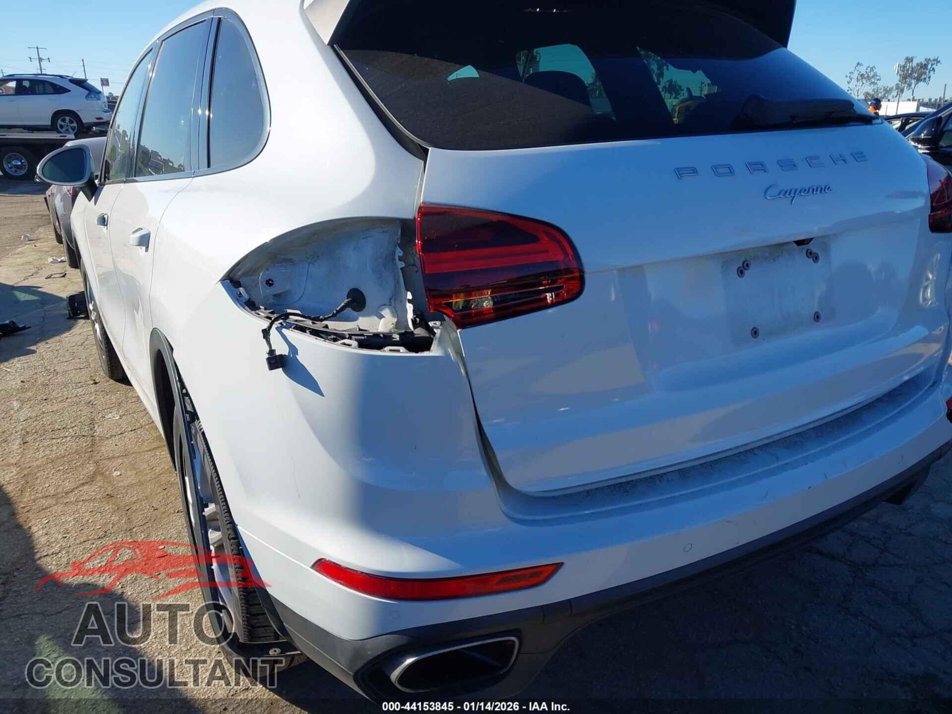 PORSCHE CAYENNE 2016 - WP1AA2A22GLA08217