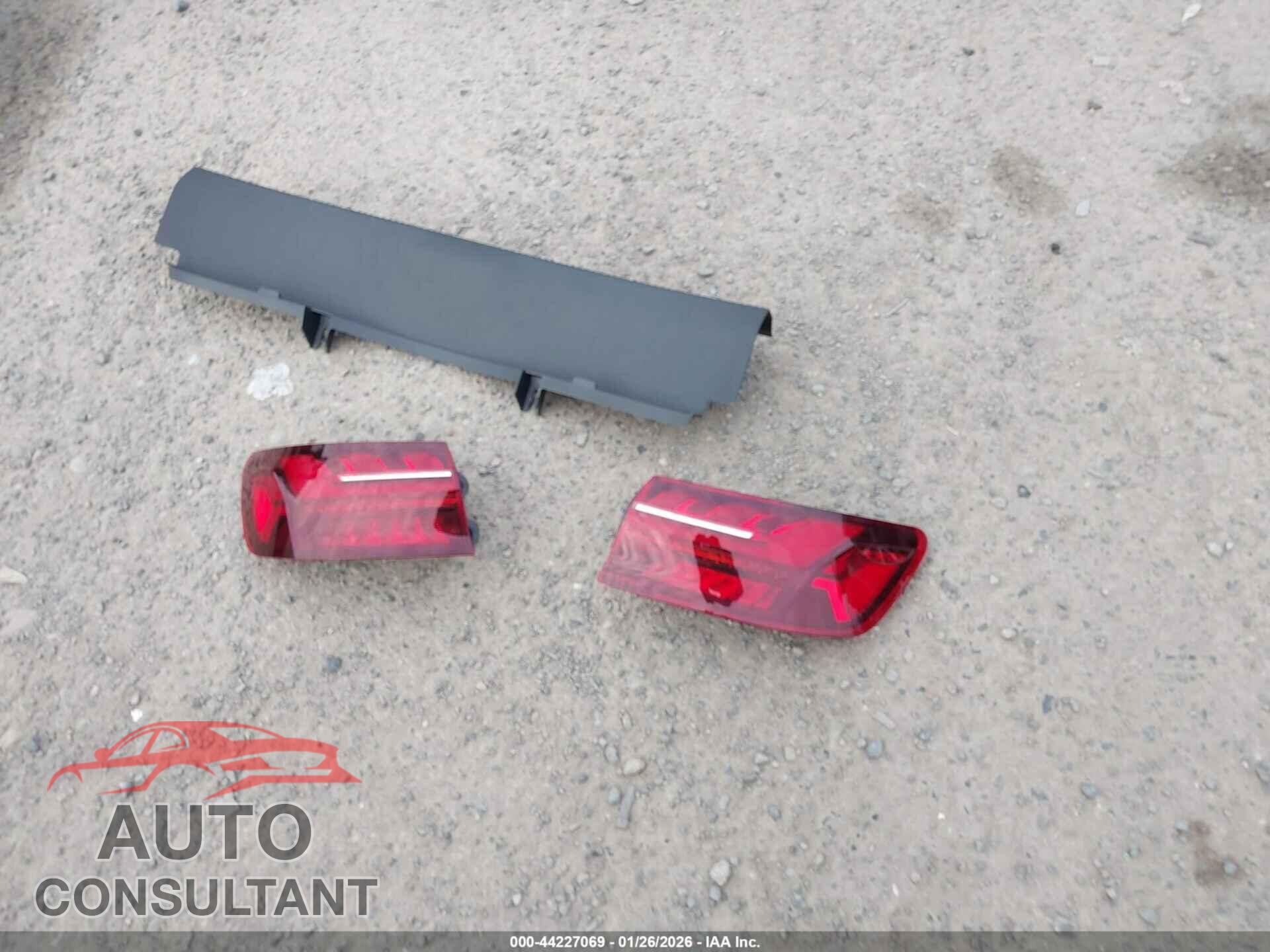 AUDI A4 2023 - WAUDAAF40PN001061