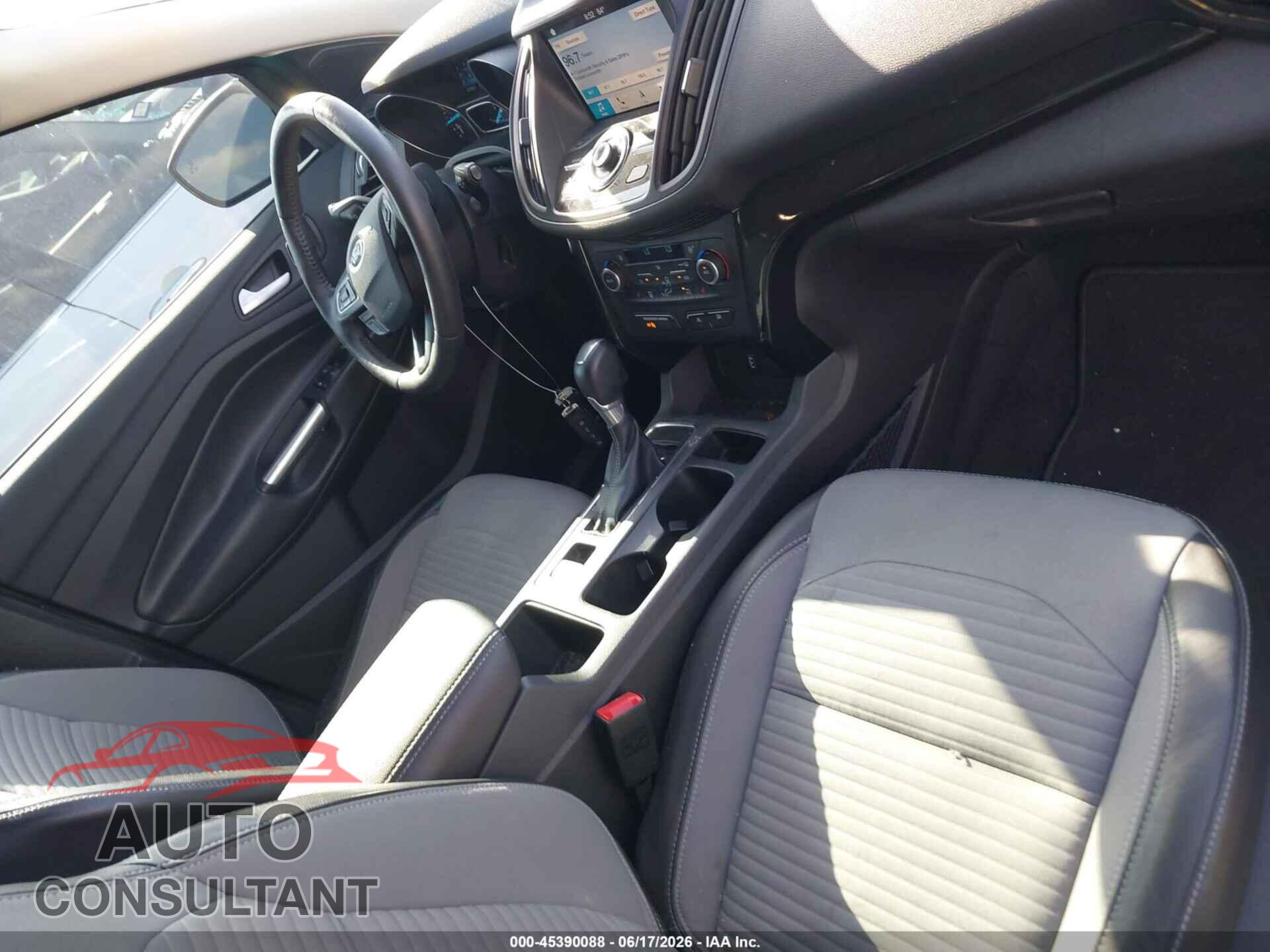 FORD ESCAPE 2017 - 1FMCU0J9XHUF10645
