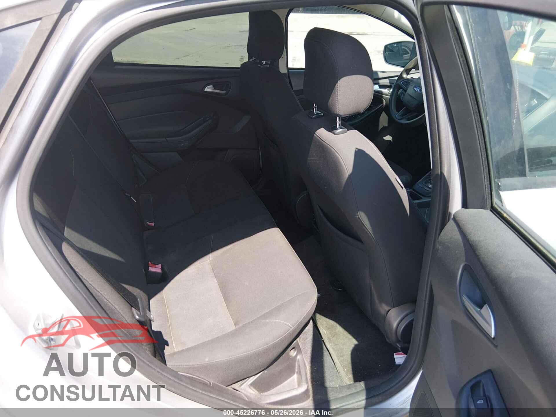 FORD FOCUS 2015 - 1FADP3F23FL329151