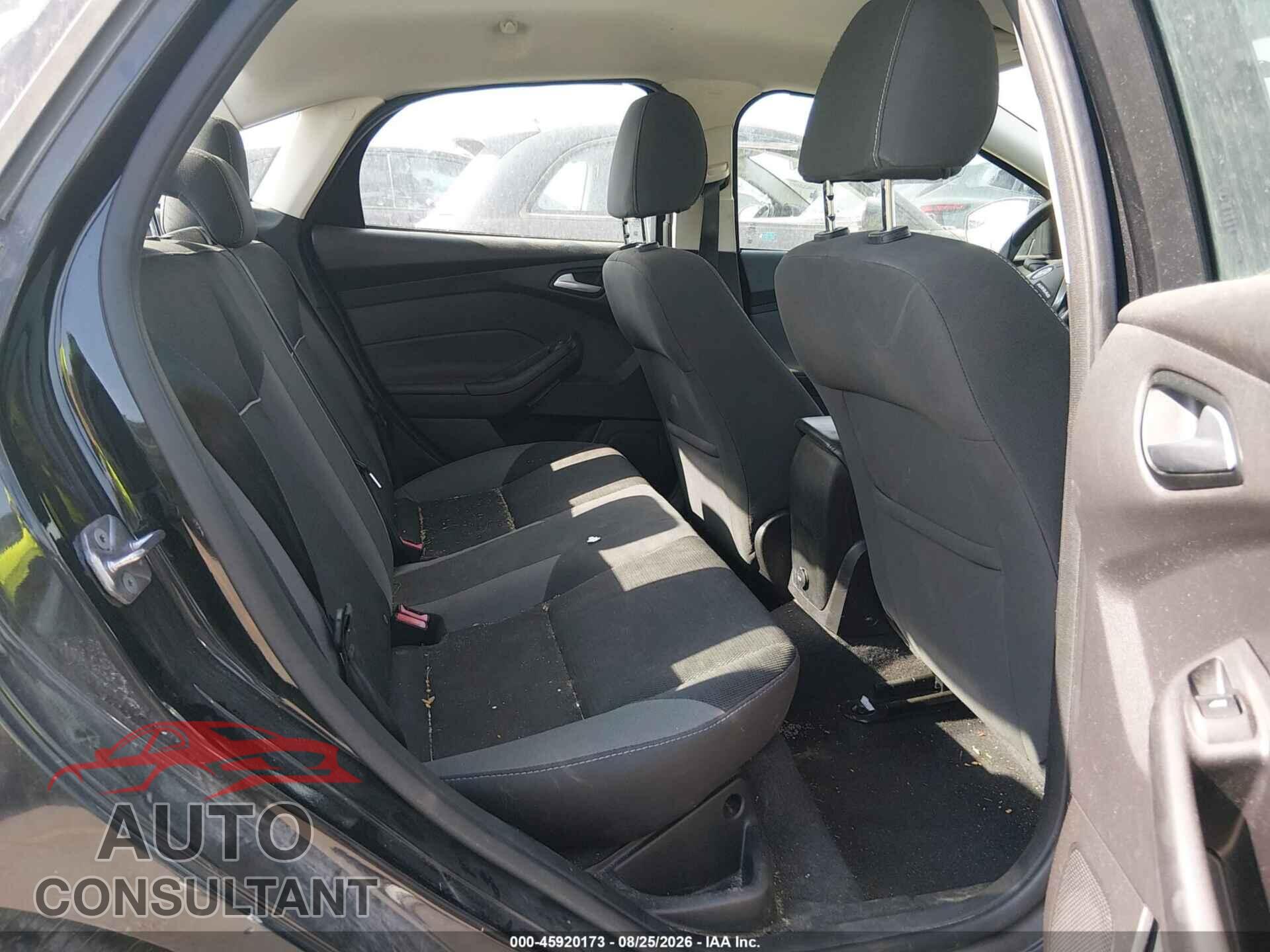 FORD FOCUS 2014 - 1FADP3F22EL440143