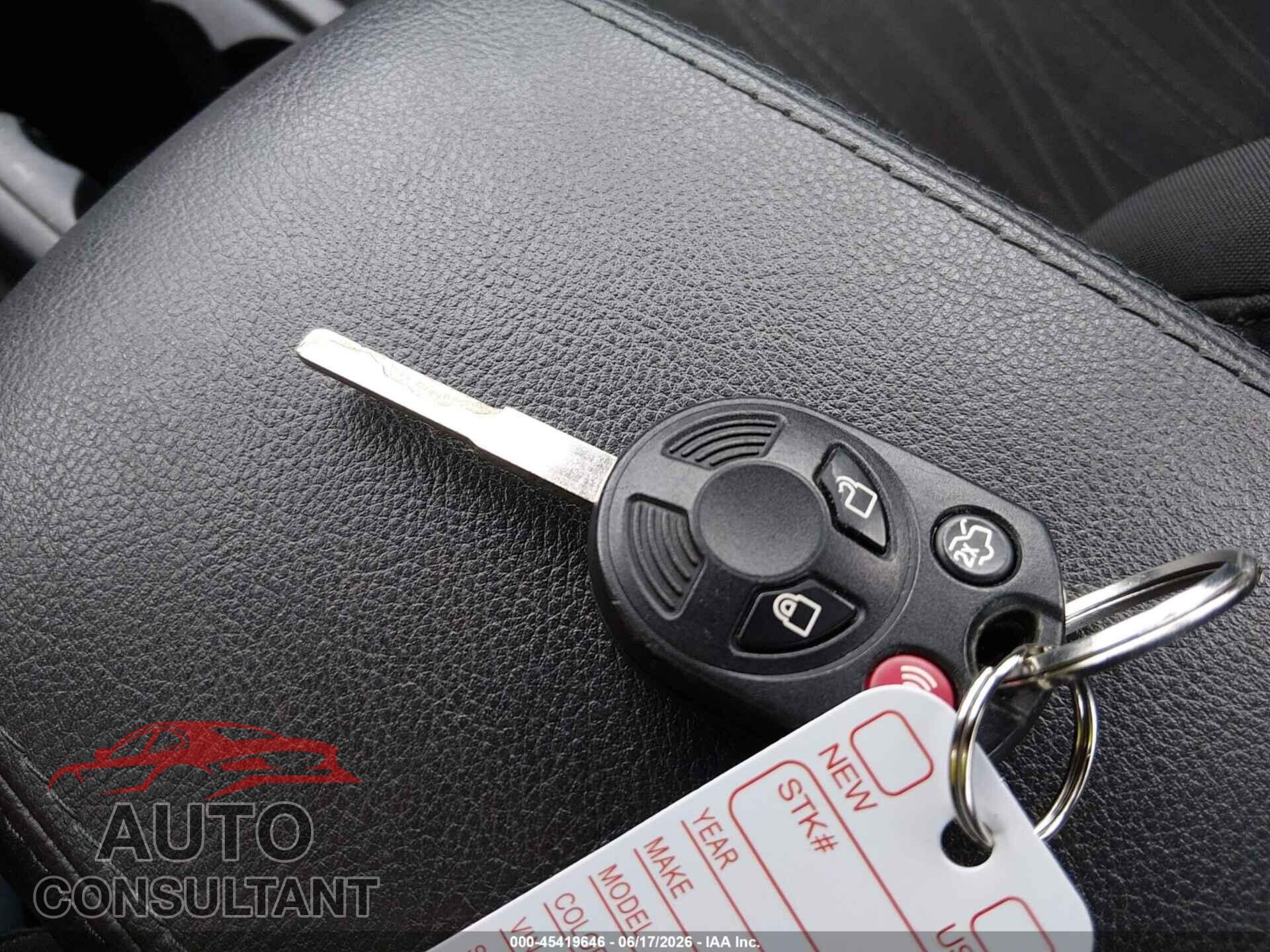 FORD FOCUS 2017 - 1FADP3F23HL292024