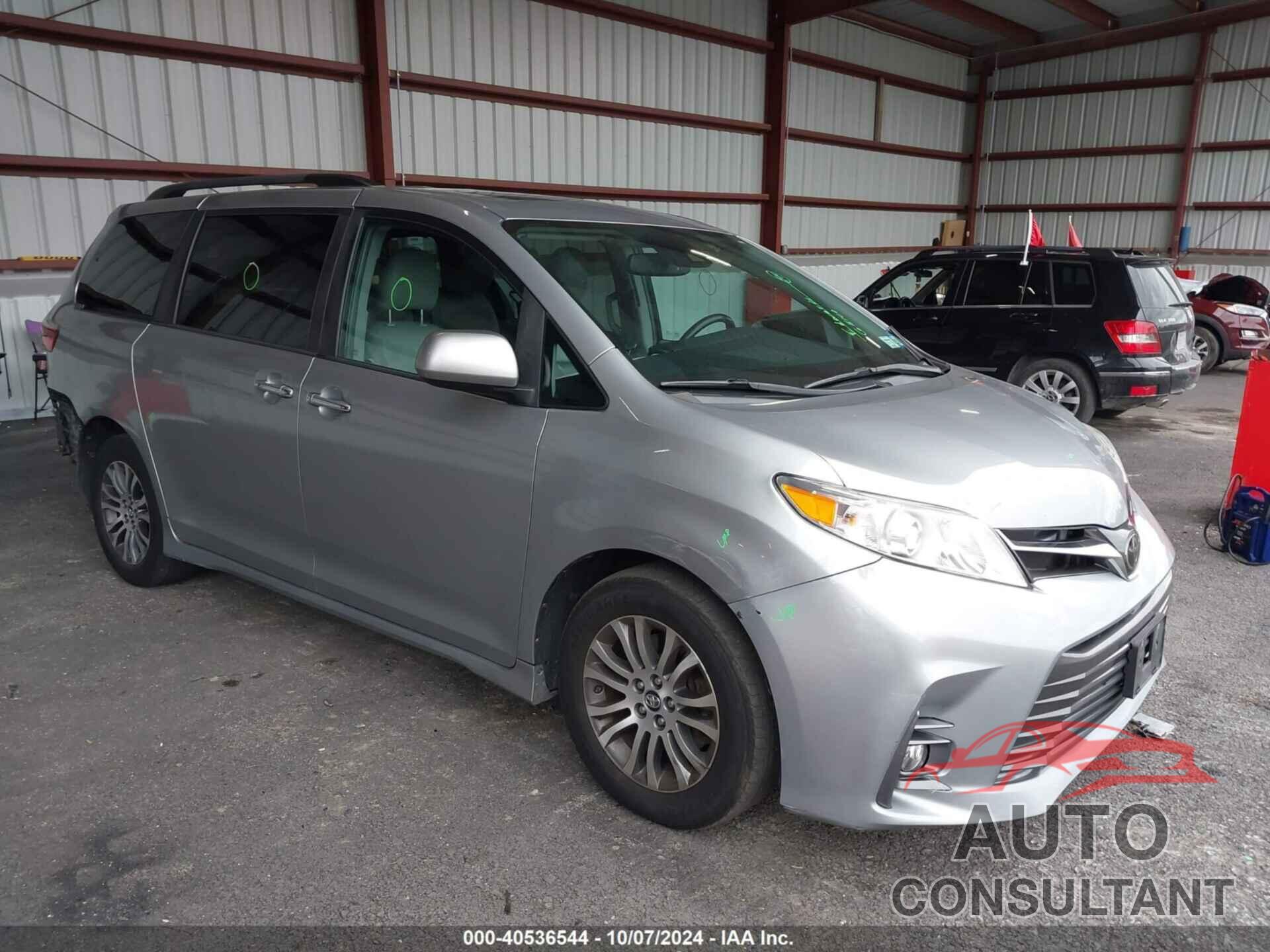 TOYOTA SIENNA 2018 - 5TDYZ3DC8JS938647