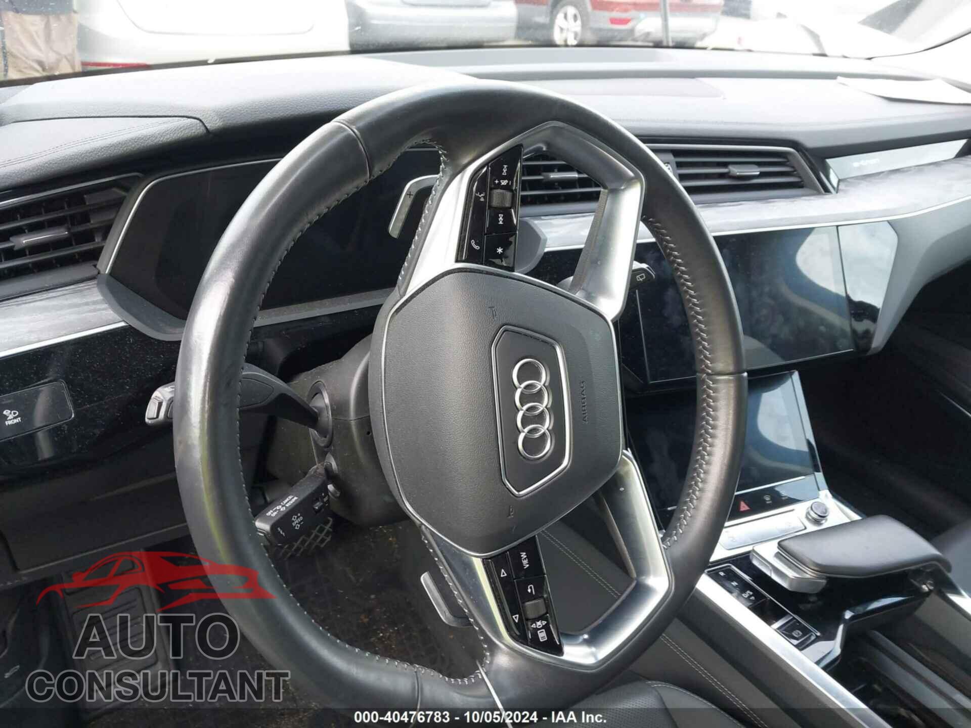 AUDI E-TRON 2021 - WA1LAAGE7MB010868