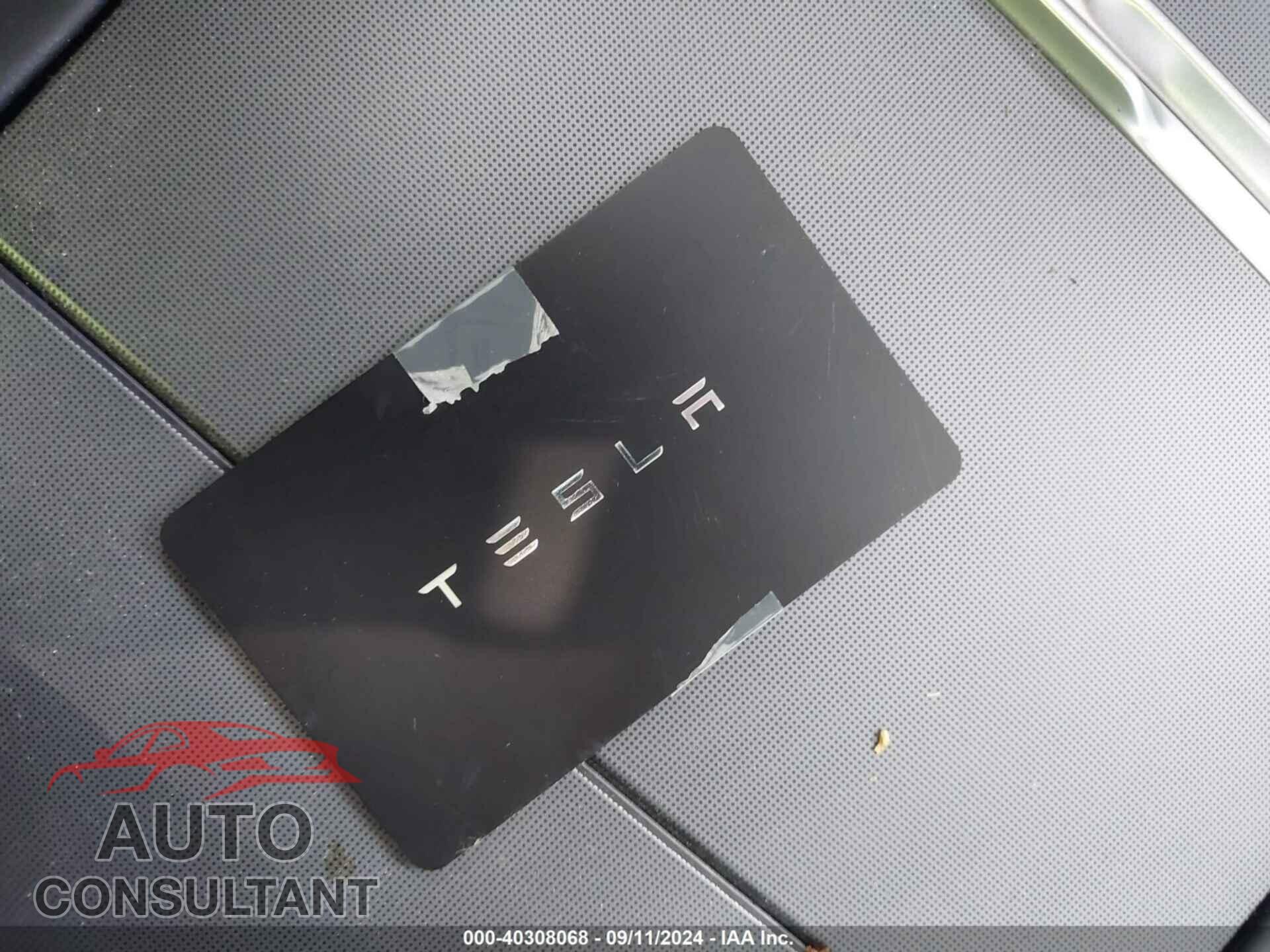 TESLA MODEL 3 2024 - 5YJ3E1EA8RF795111
