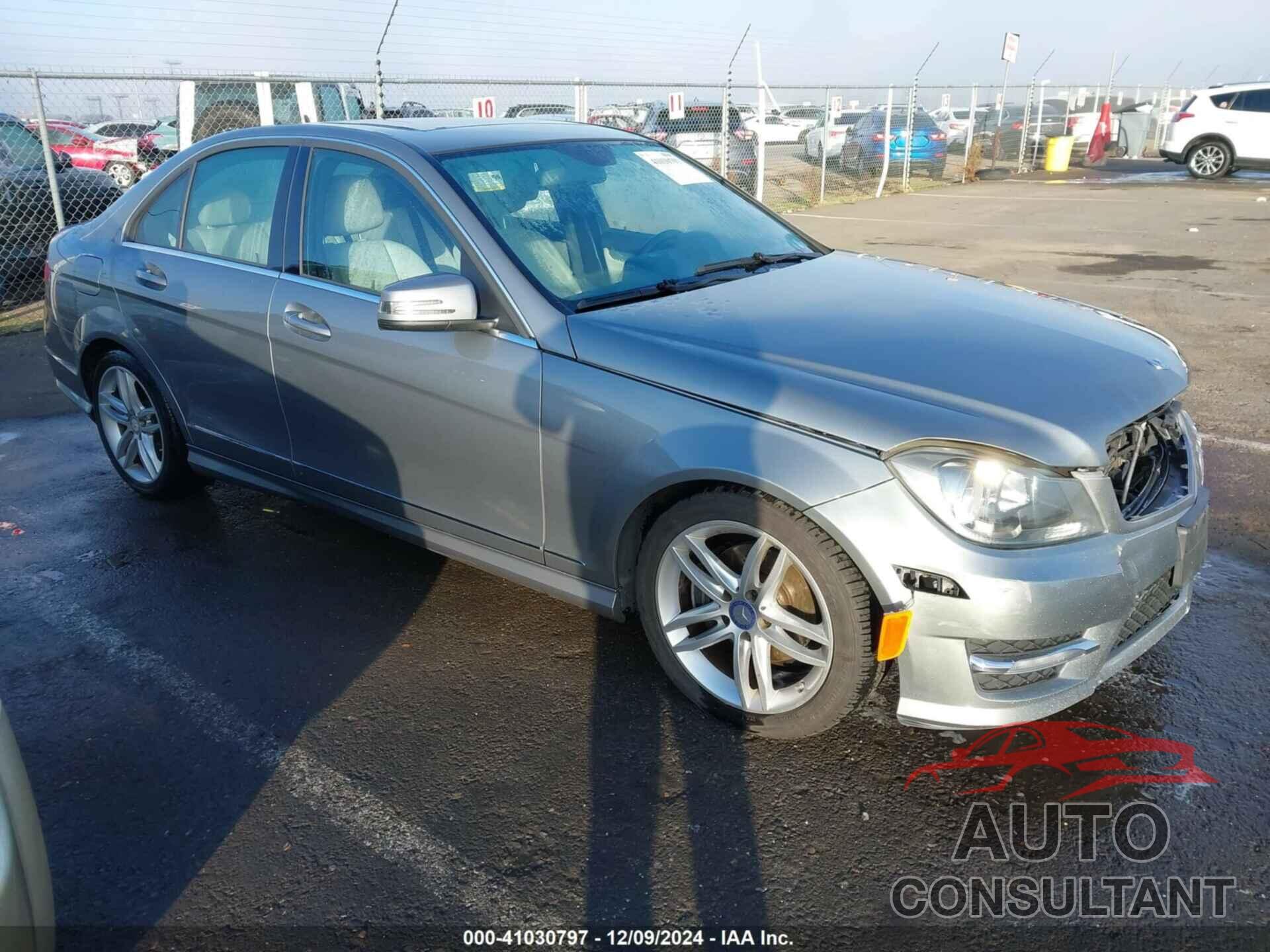 MERCEDES-BENZ C 250 2013 - WDDGF4HB8DR261815