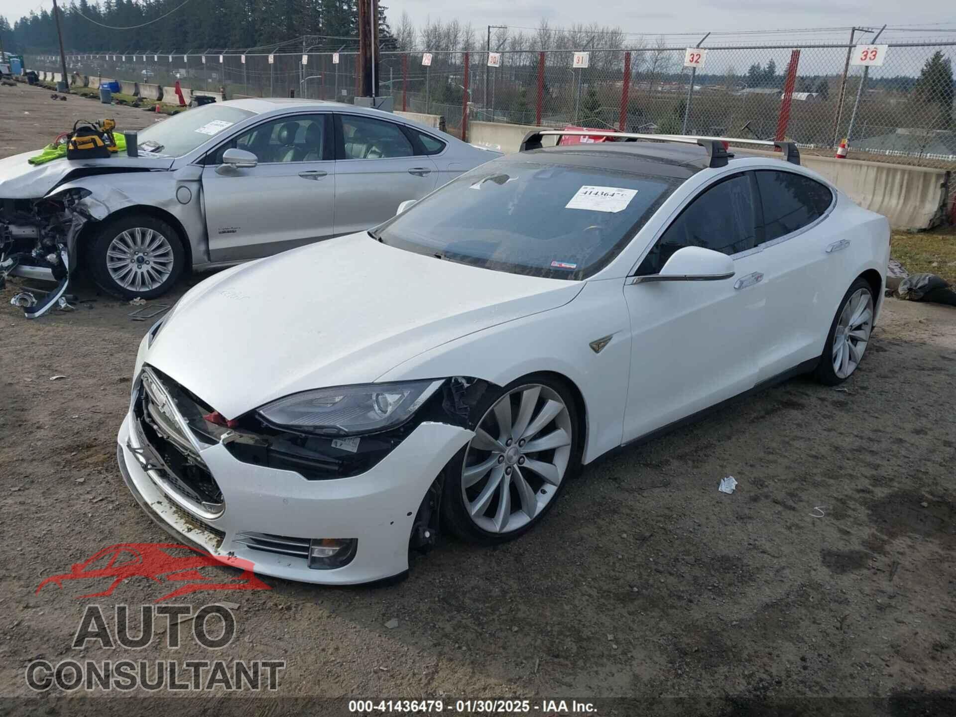 TESLA MODEL S 2015 - 5YJSA4S28FF086082