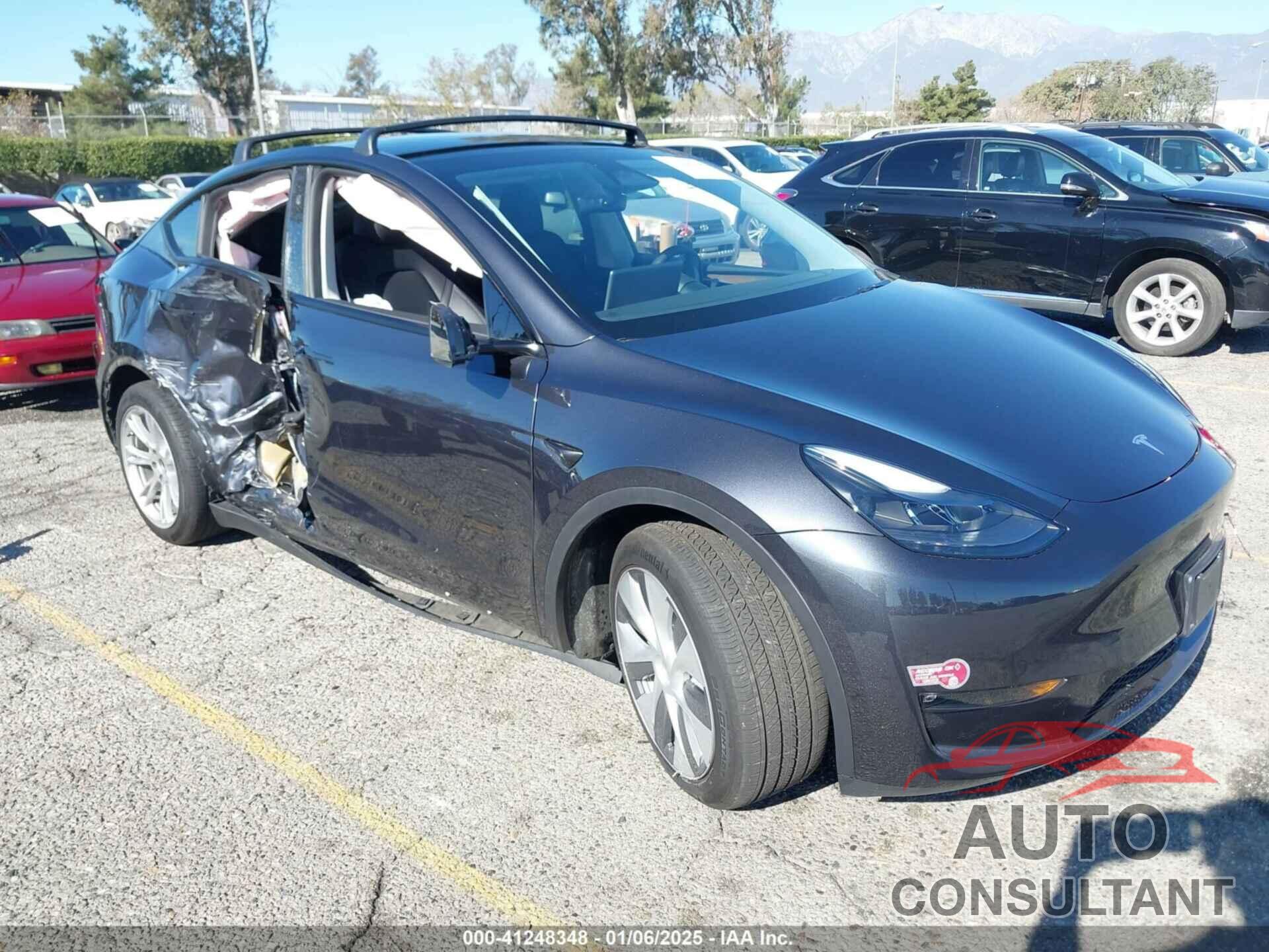TESLA MODEL Y 2024 - 7SAYGDEE8RF080904