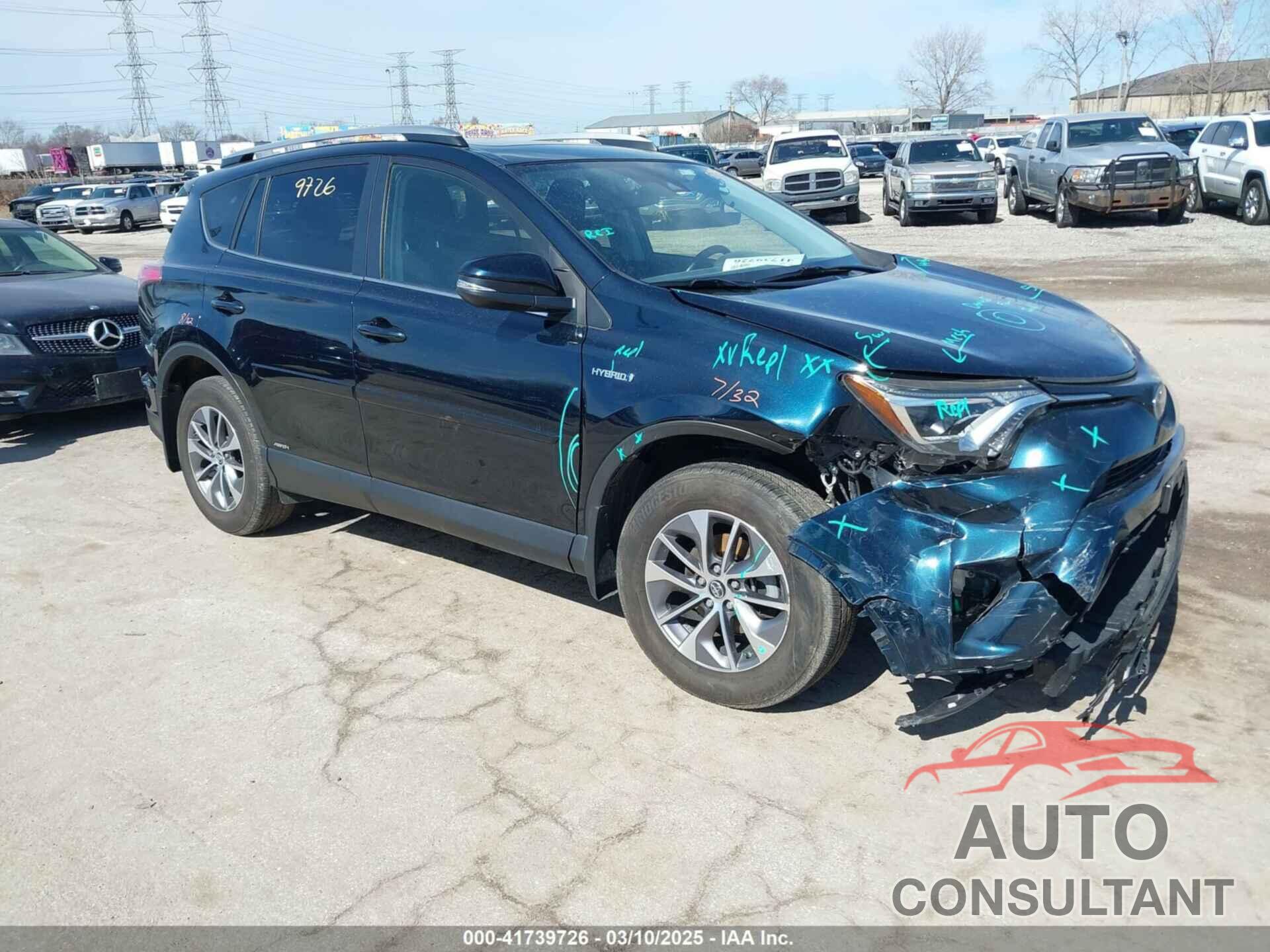 TOYOTA RAV4 HYBRID 2018 - JTMRJREV6JD236417