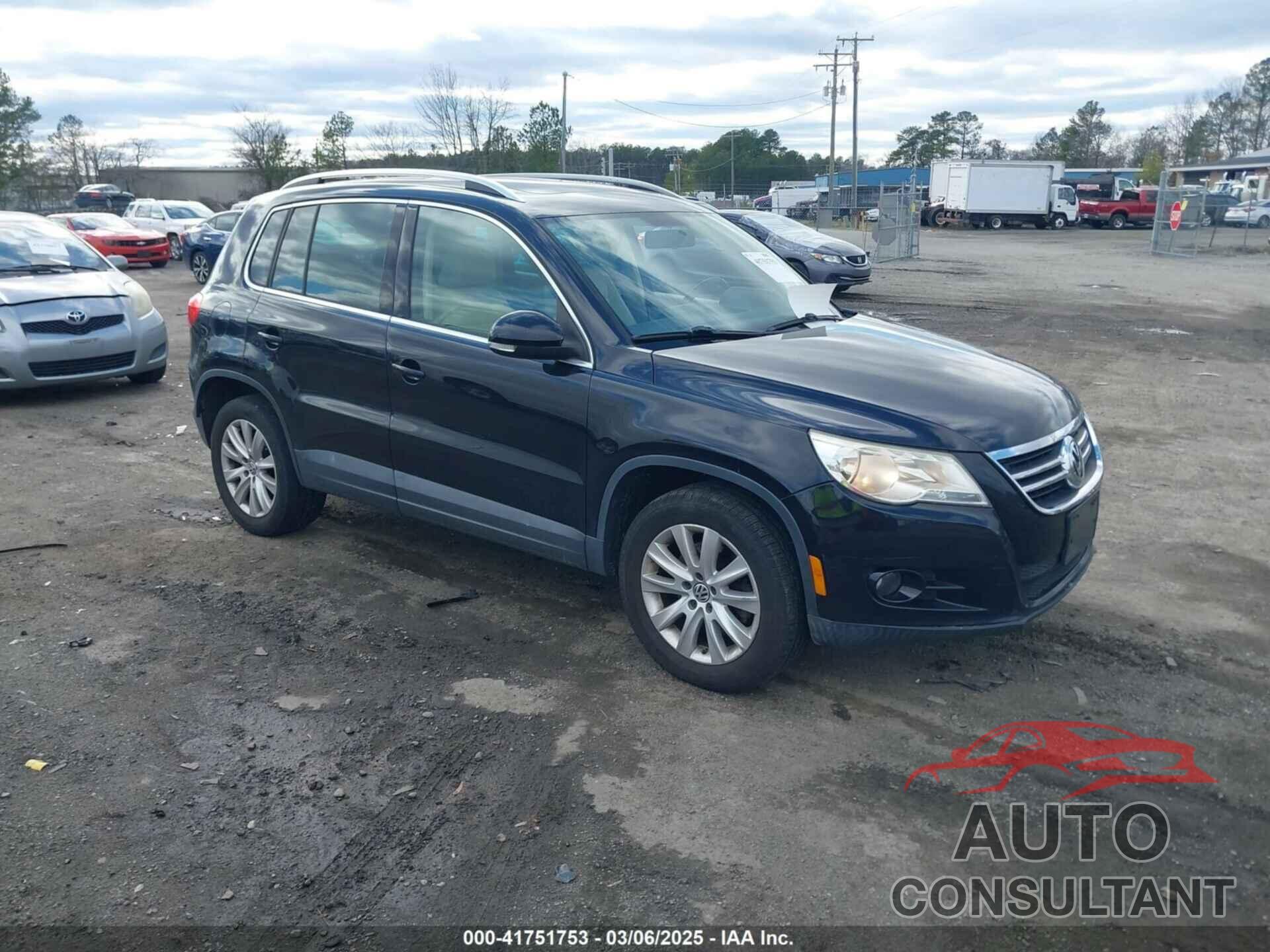 VOLKSWAGEN TIGUAN 2010 - WVGBV7AX8AW000708