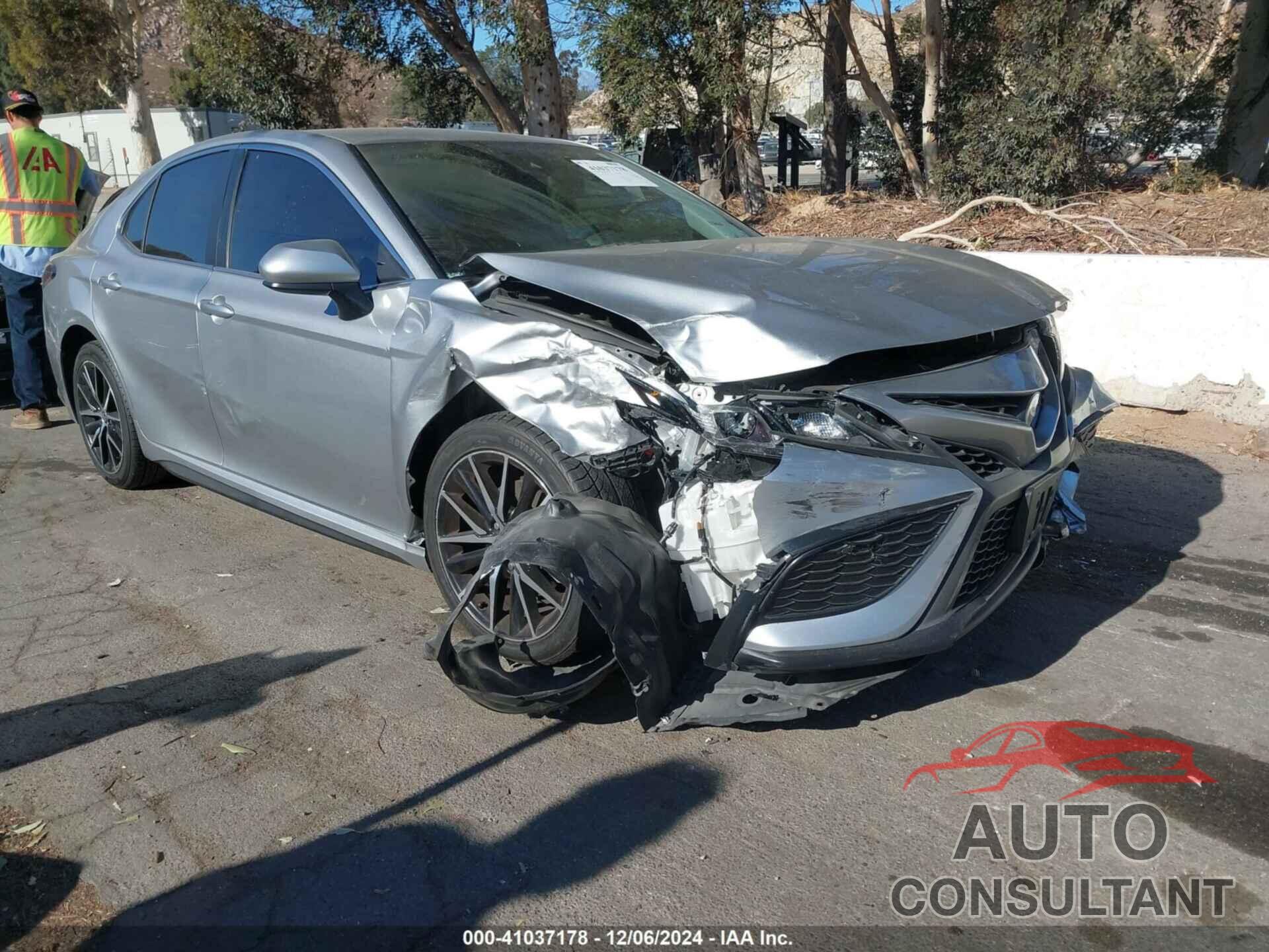TOYOTA CAMRY 2021 - 4T1G11AK0MU536409