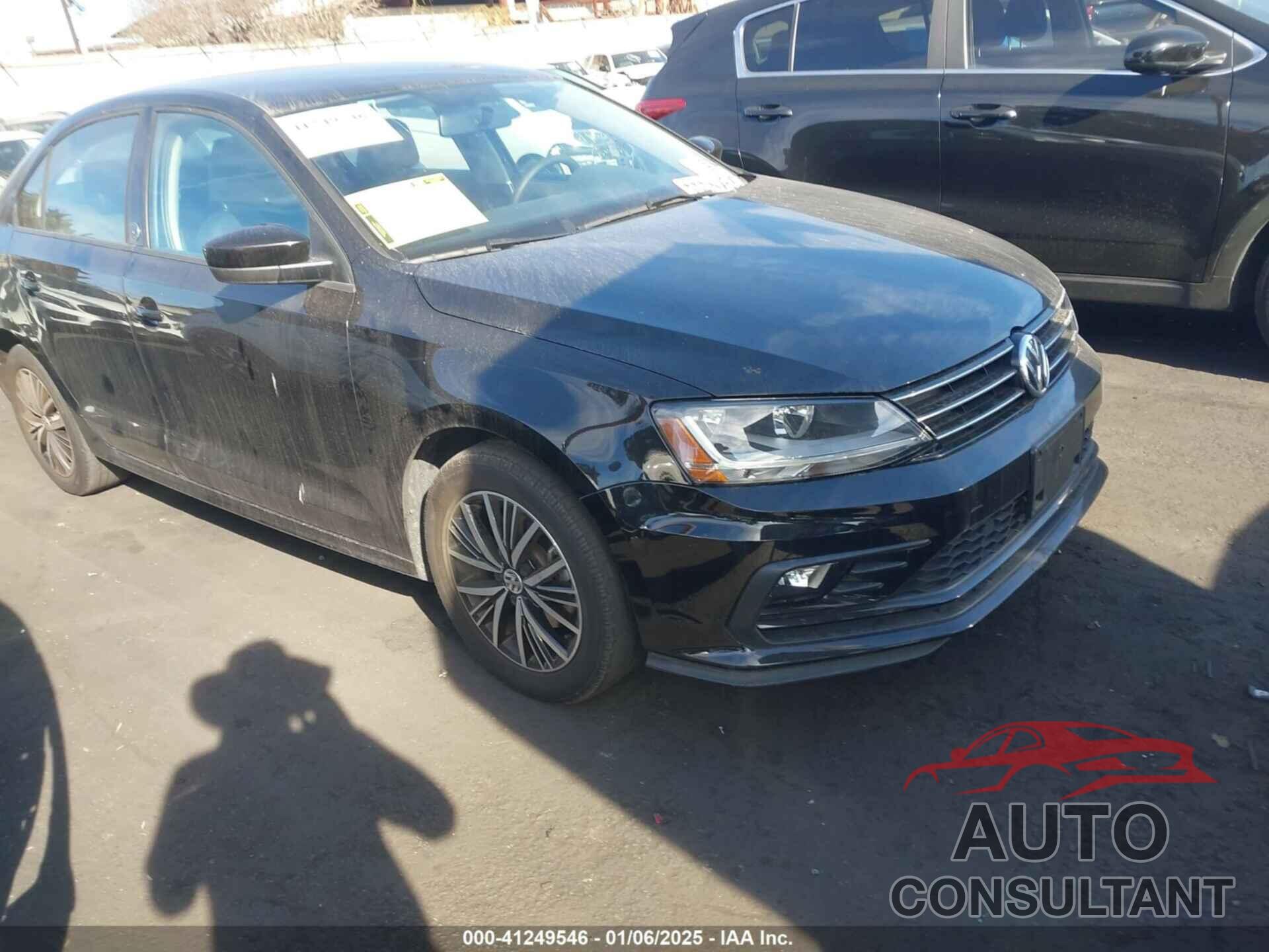 VOLKSWAGEN JETTA 2018 - 3VWDB7AJ5JM240894