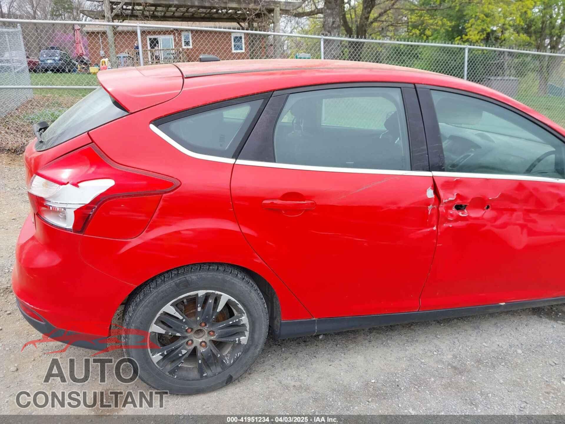 FORD FOCUS 2012 - 1FAHP3M22CL307464
