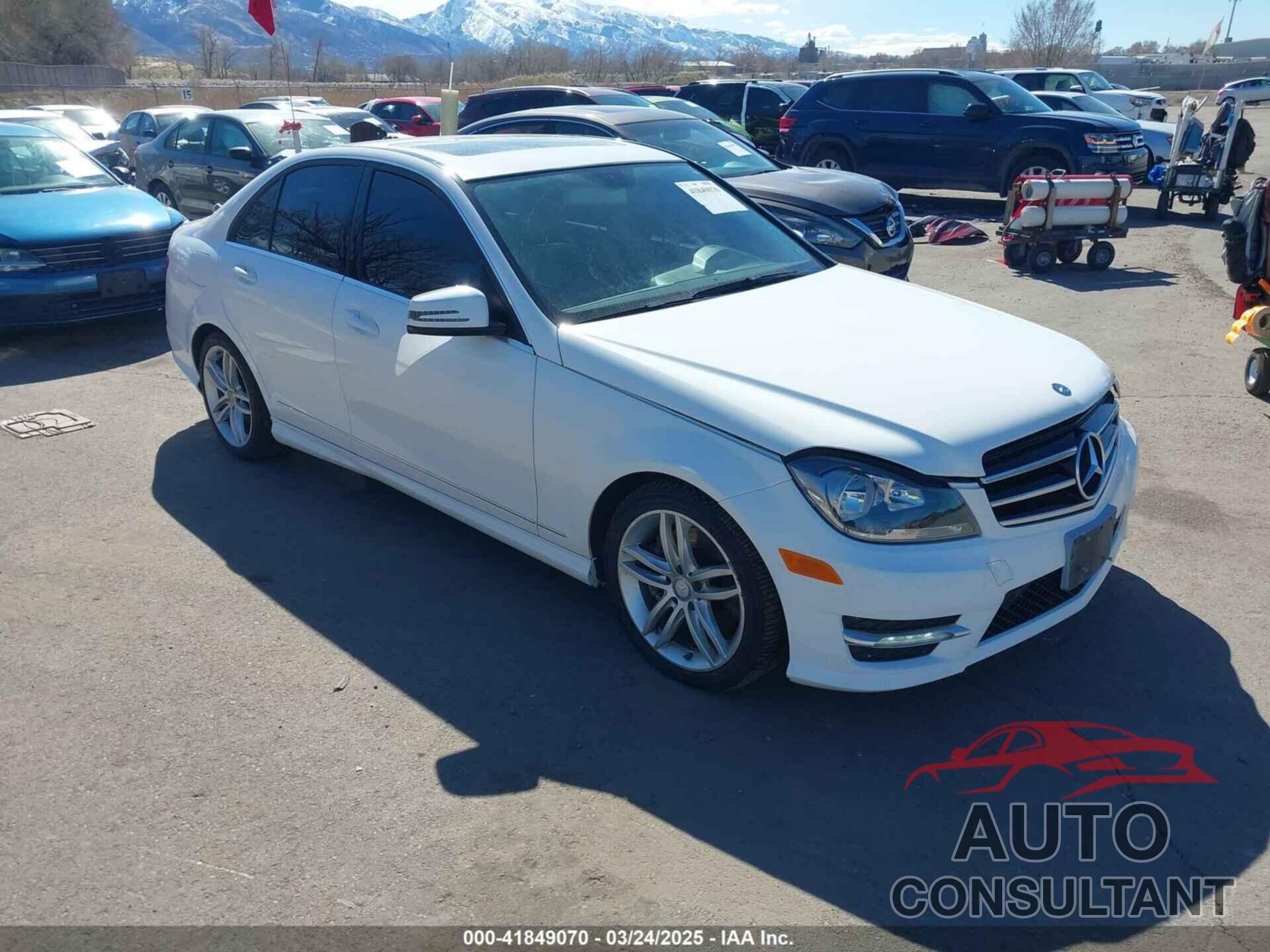 MERCEDES-BENZ C 300 2013 - WDDGF8ABXDA885728