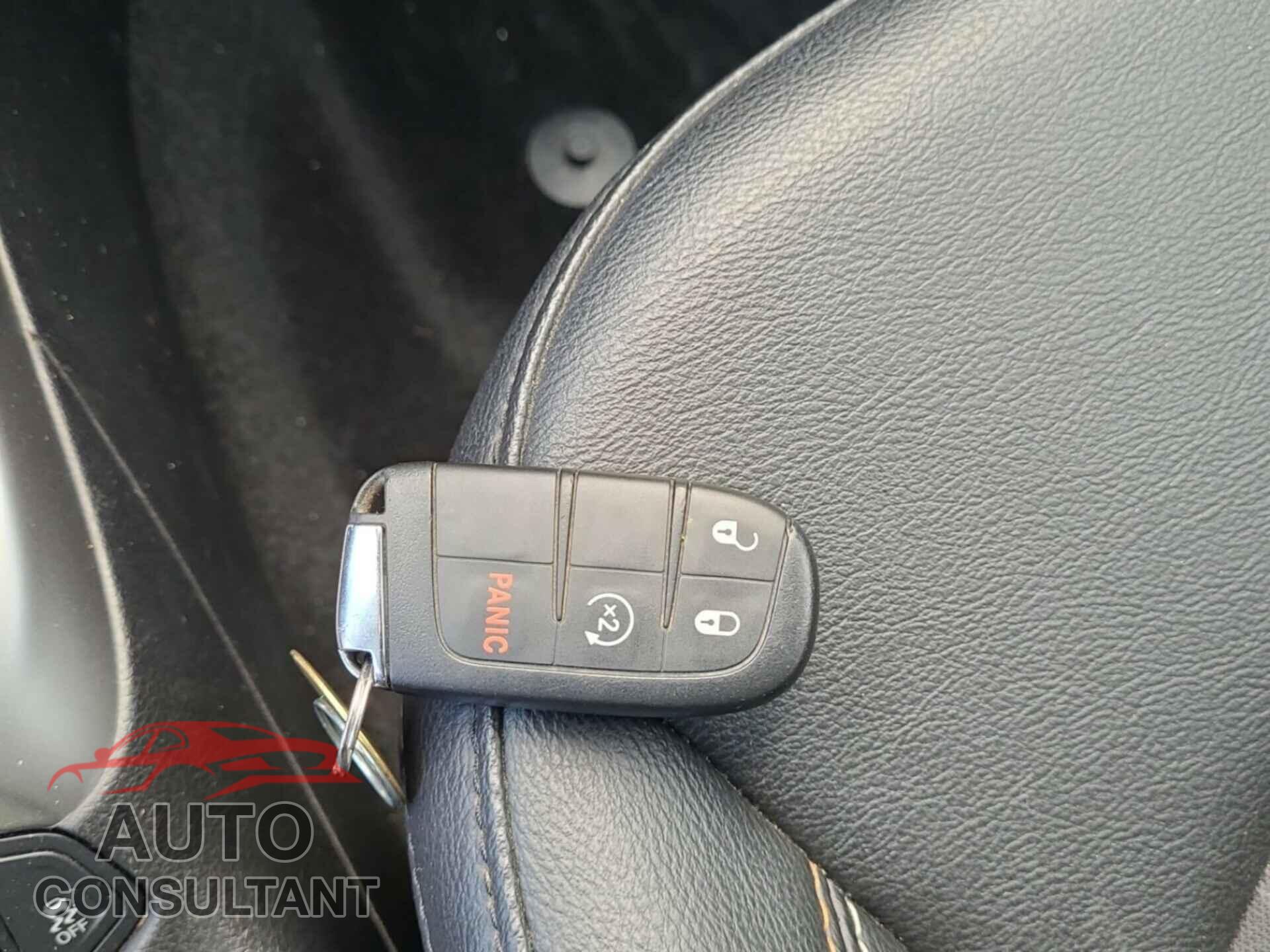 JEEP COMPASS 2019 - 3C4NJDBB7KT671910