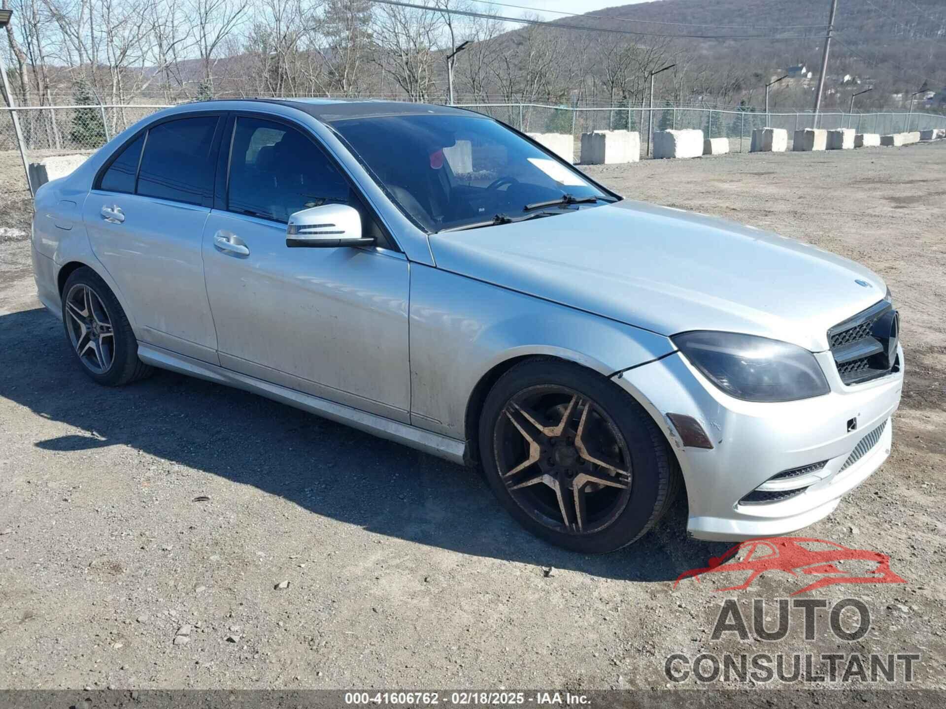 MERCEDES-BENZ C 300 2011 - WDDGF8BB7BR155823