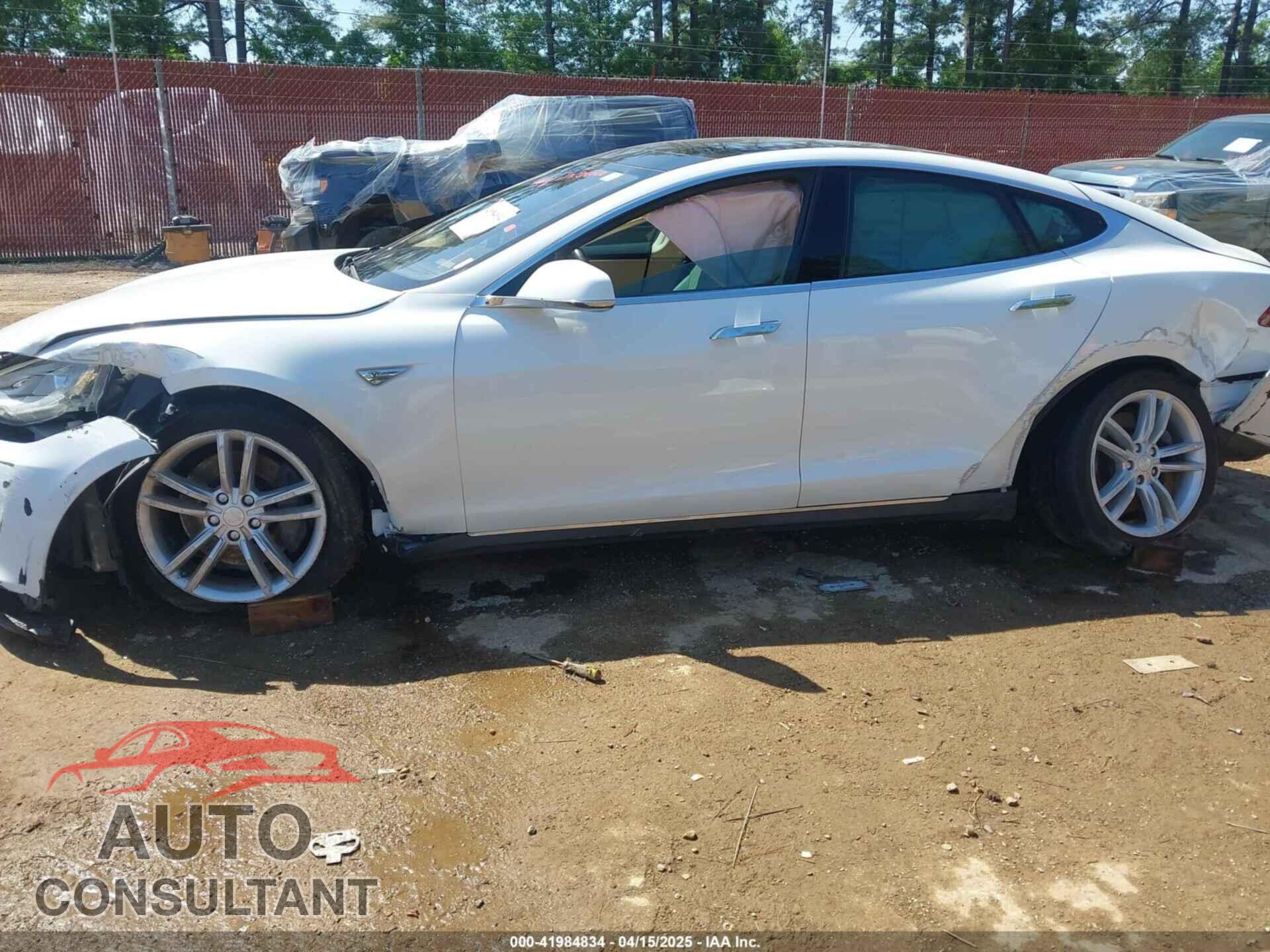 TESLA MODEL S 2013 - 5YJSA1CN6DFP21076