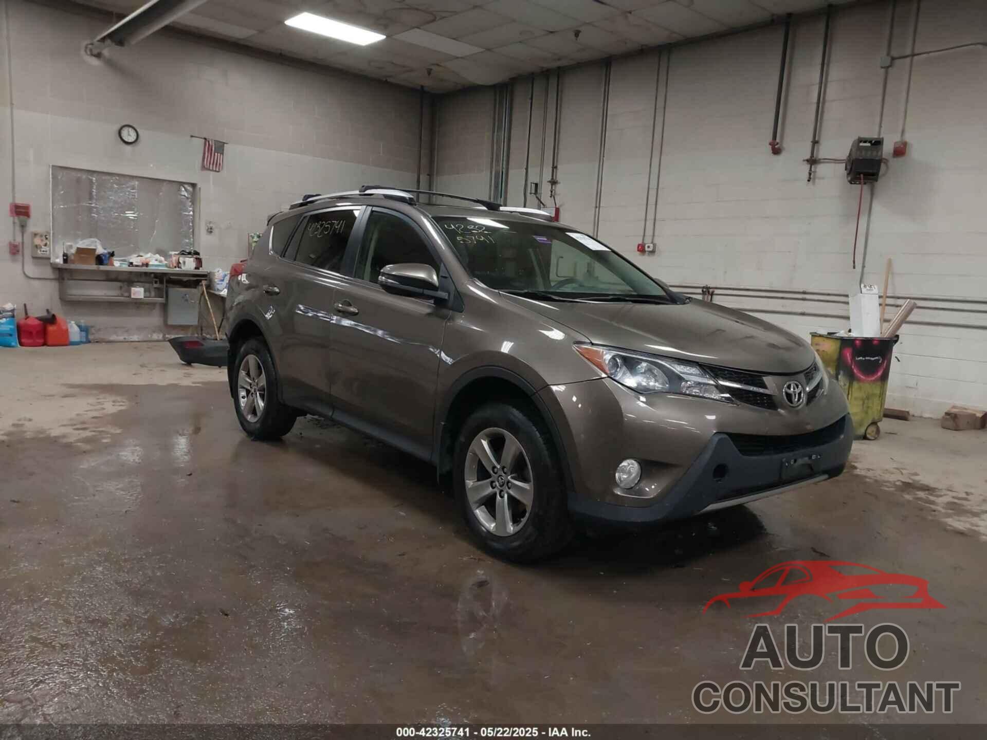 TOYOTA RAV4 2015 - JTMRFREV2FD150658