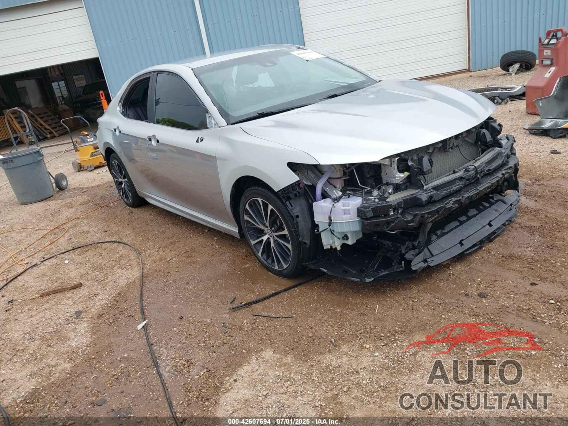 TOYOTA CAMRY 2018 - 4T1B11HK1JU092131