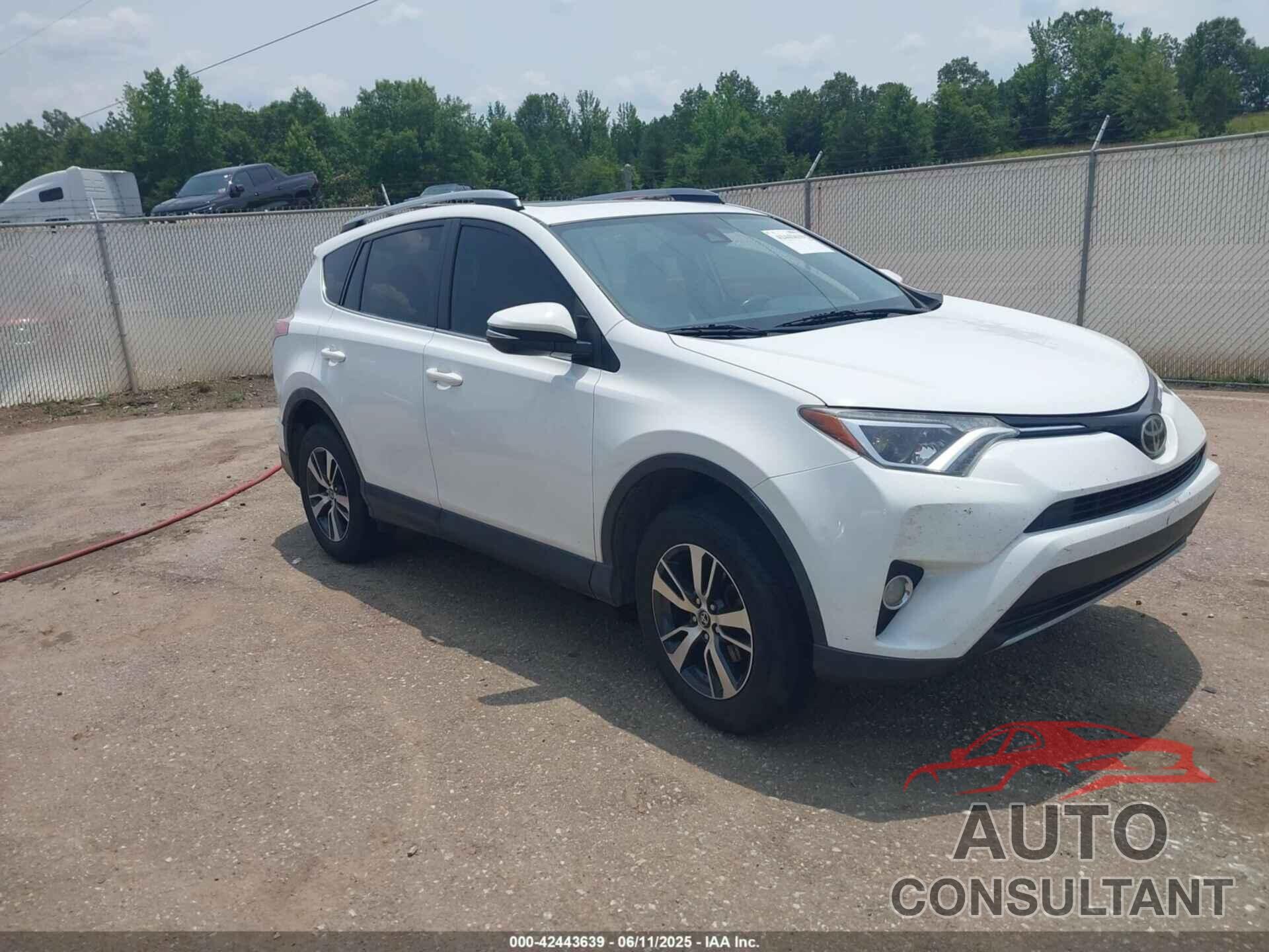 TOYOTA RAV4 2017 - JTMWFREV1HD095397